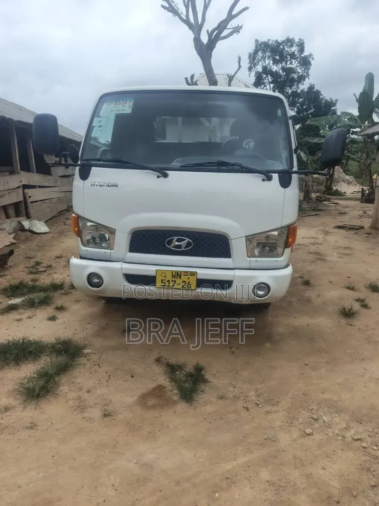 Kia Granbird 2015 White
