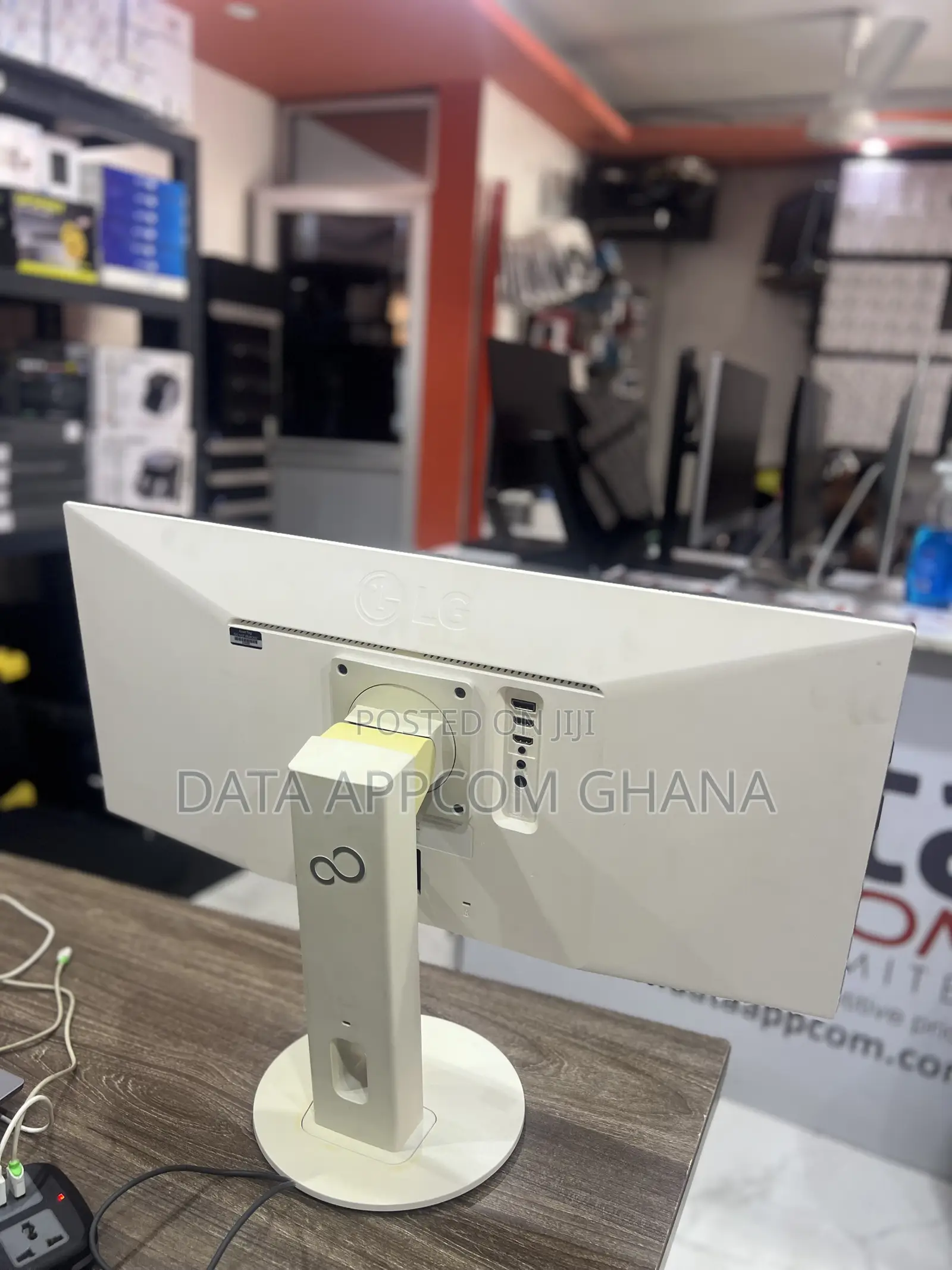 LG ultraWide Monitor 29wn600