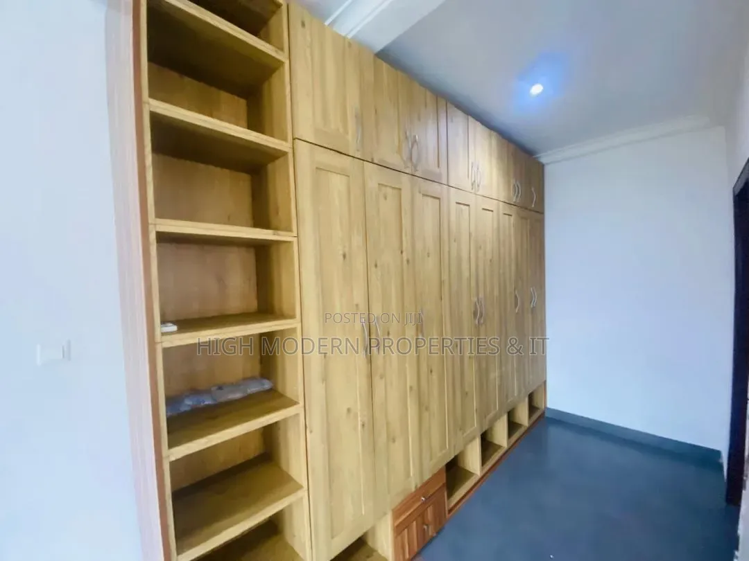 3bdrm House in Achimota Golf City, Mile 7 for rent