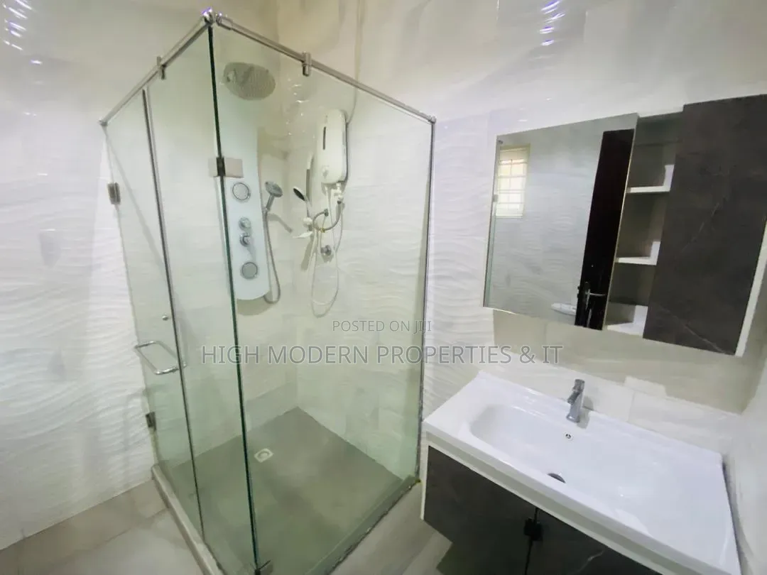 3bdrm House in Achimota Golf City, Mile 7 for rent