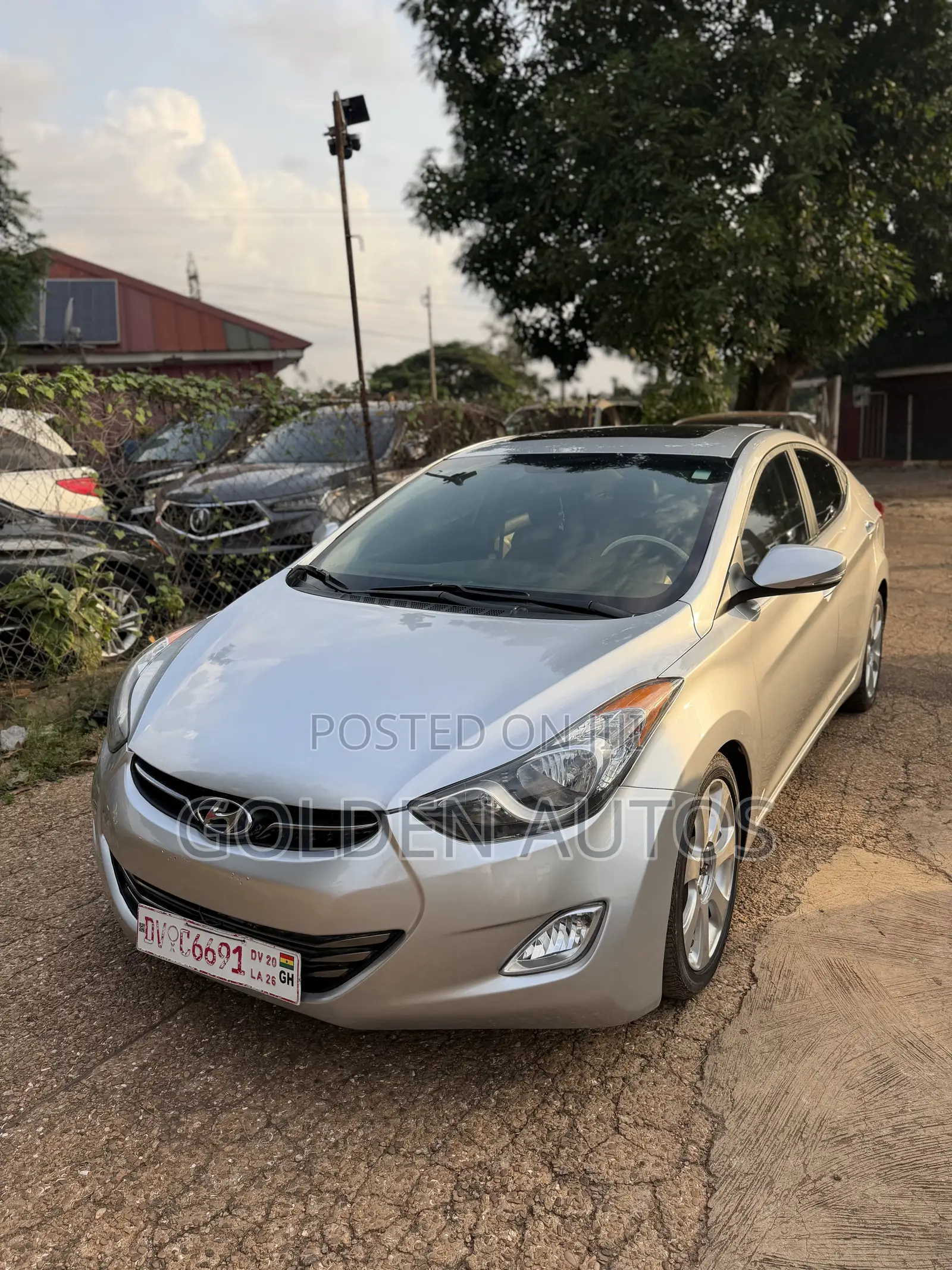 Hyundai Elantra Limited Sedan FWD (1.8L 4cyl 6A) 2013 Silver