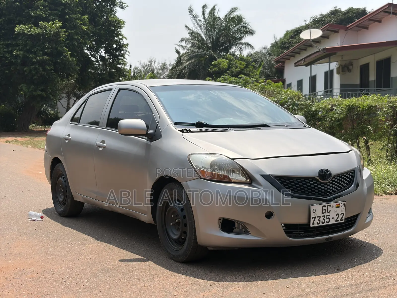 Toyota Yaris Base Sedan 4dr 2010 Silver