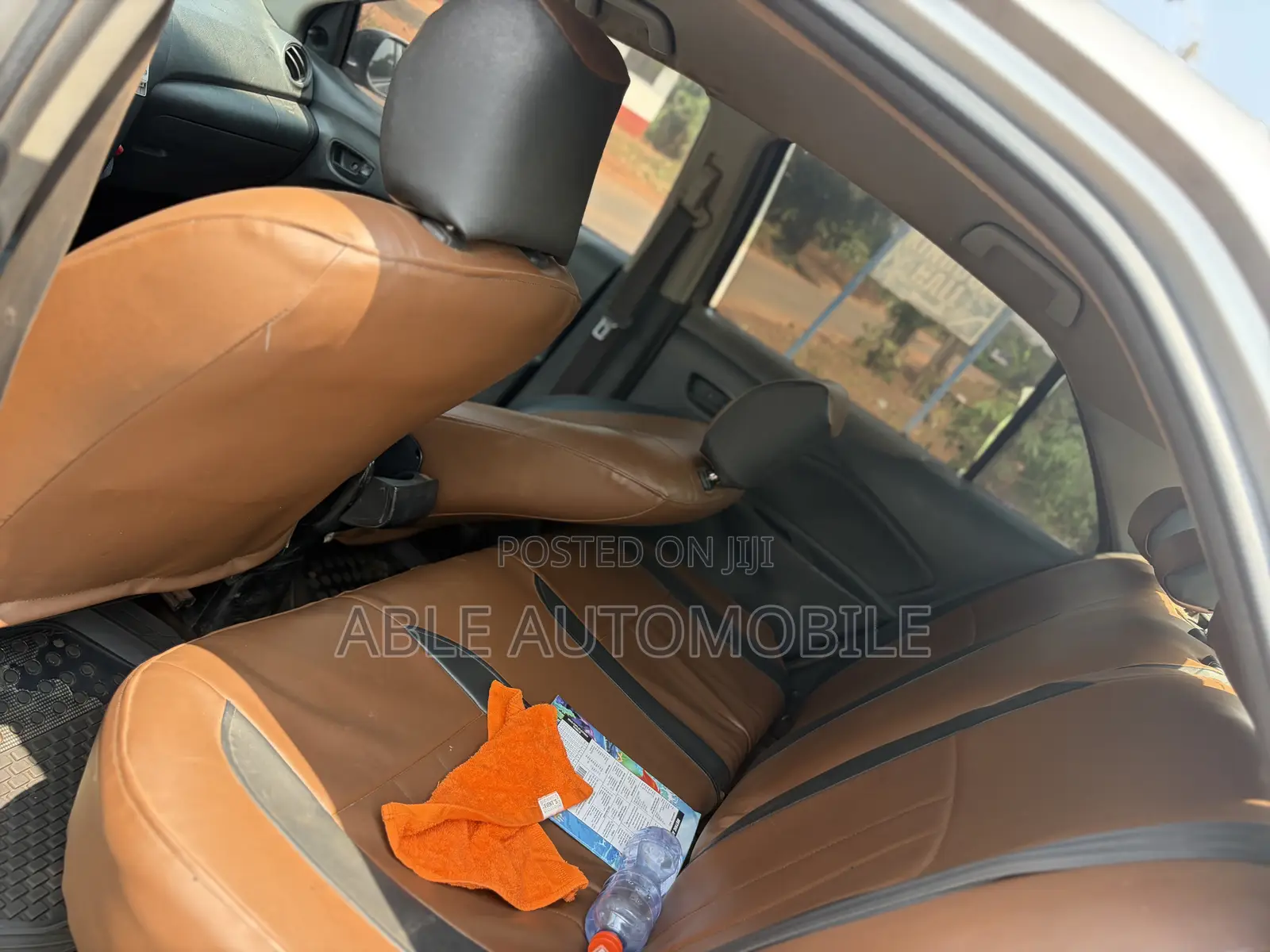 Toyota Yaris Base Sedan 4dr 2010 Silver