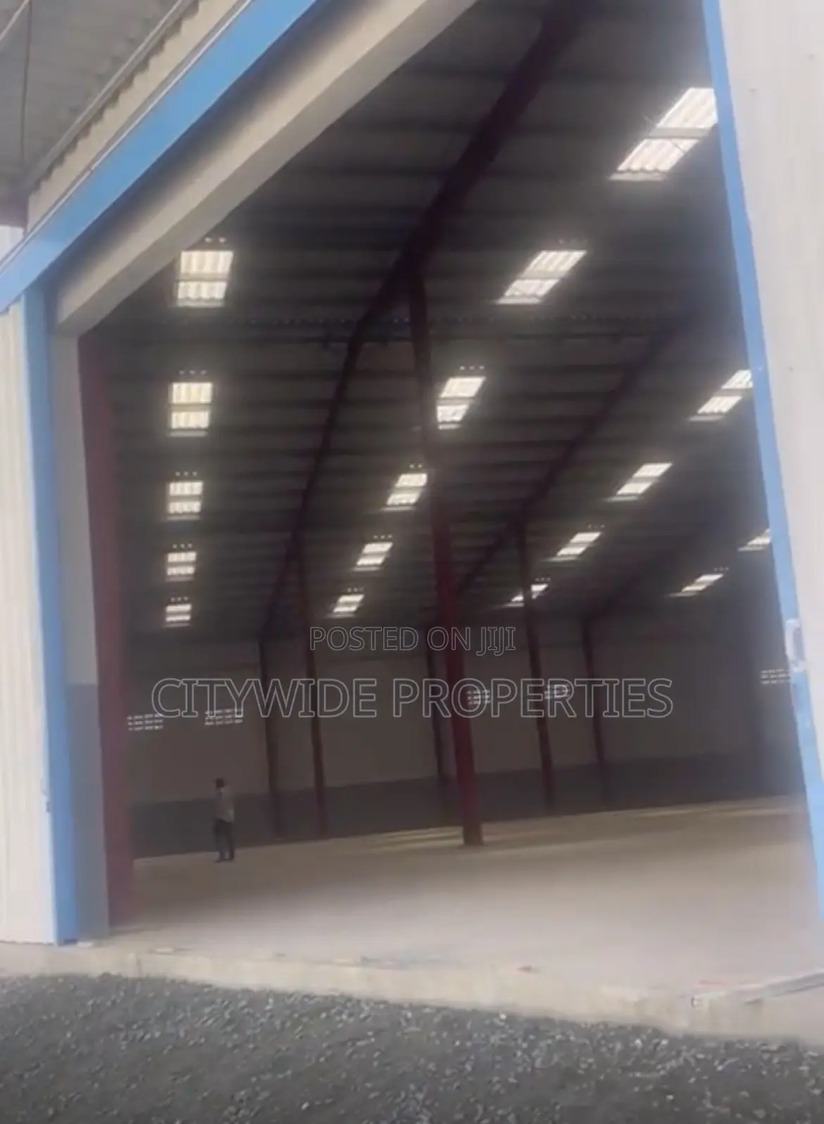 Large Warehouse 3200 SQM in Tema