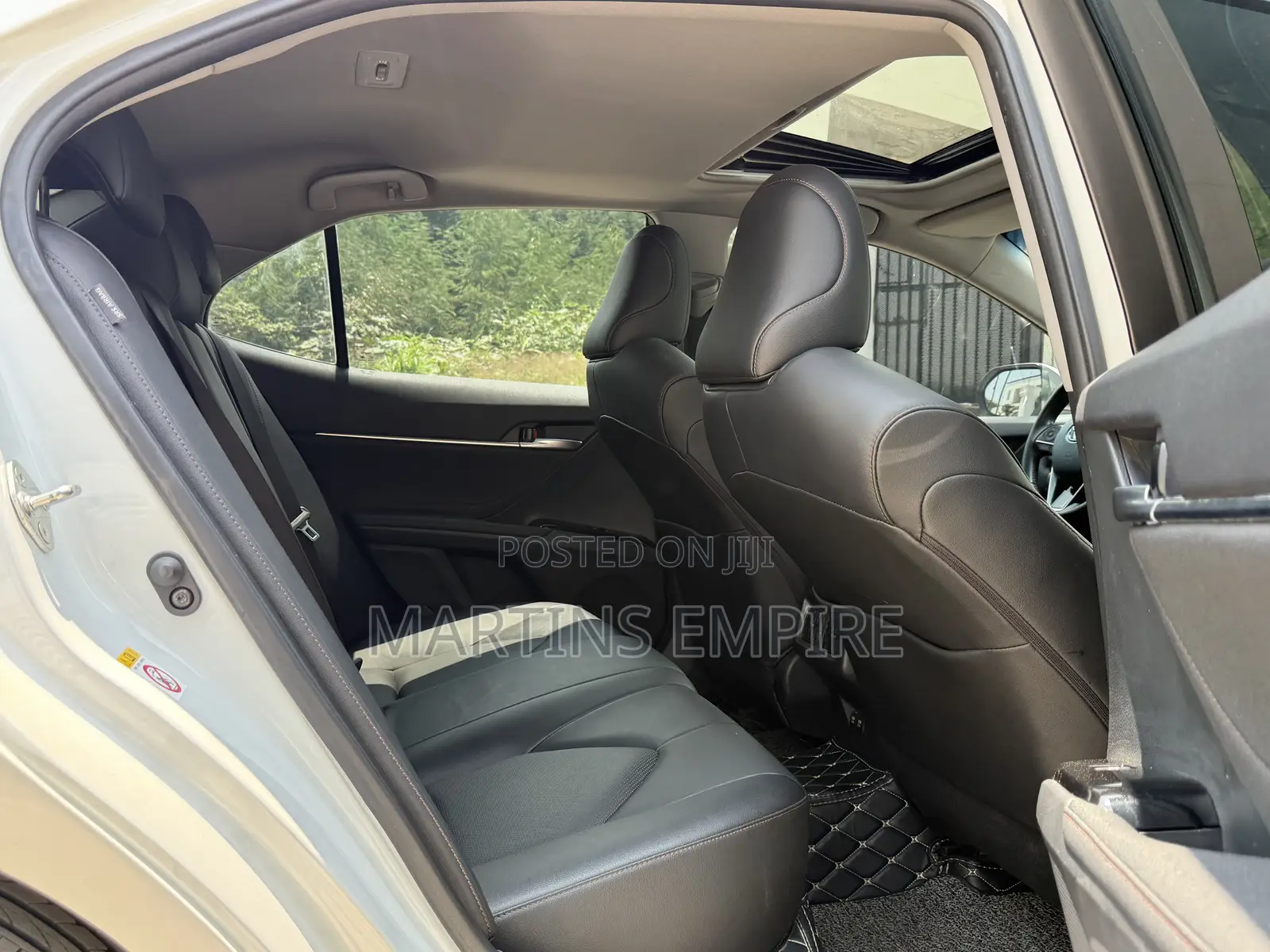 Toyota Camry XLE FWD (2.5L 4cyl 8AM) 2018 White