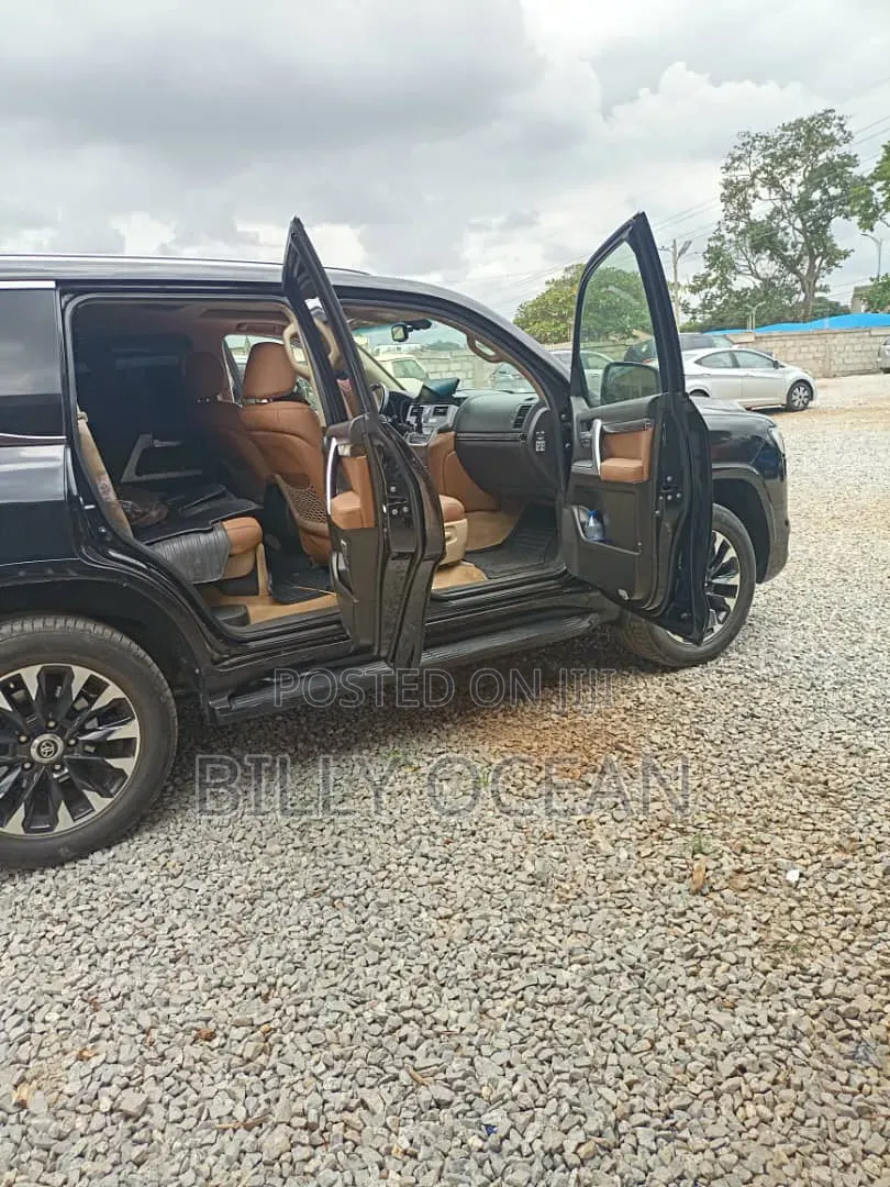 Toyota Land Cruiser 2016 Black