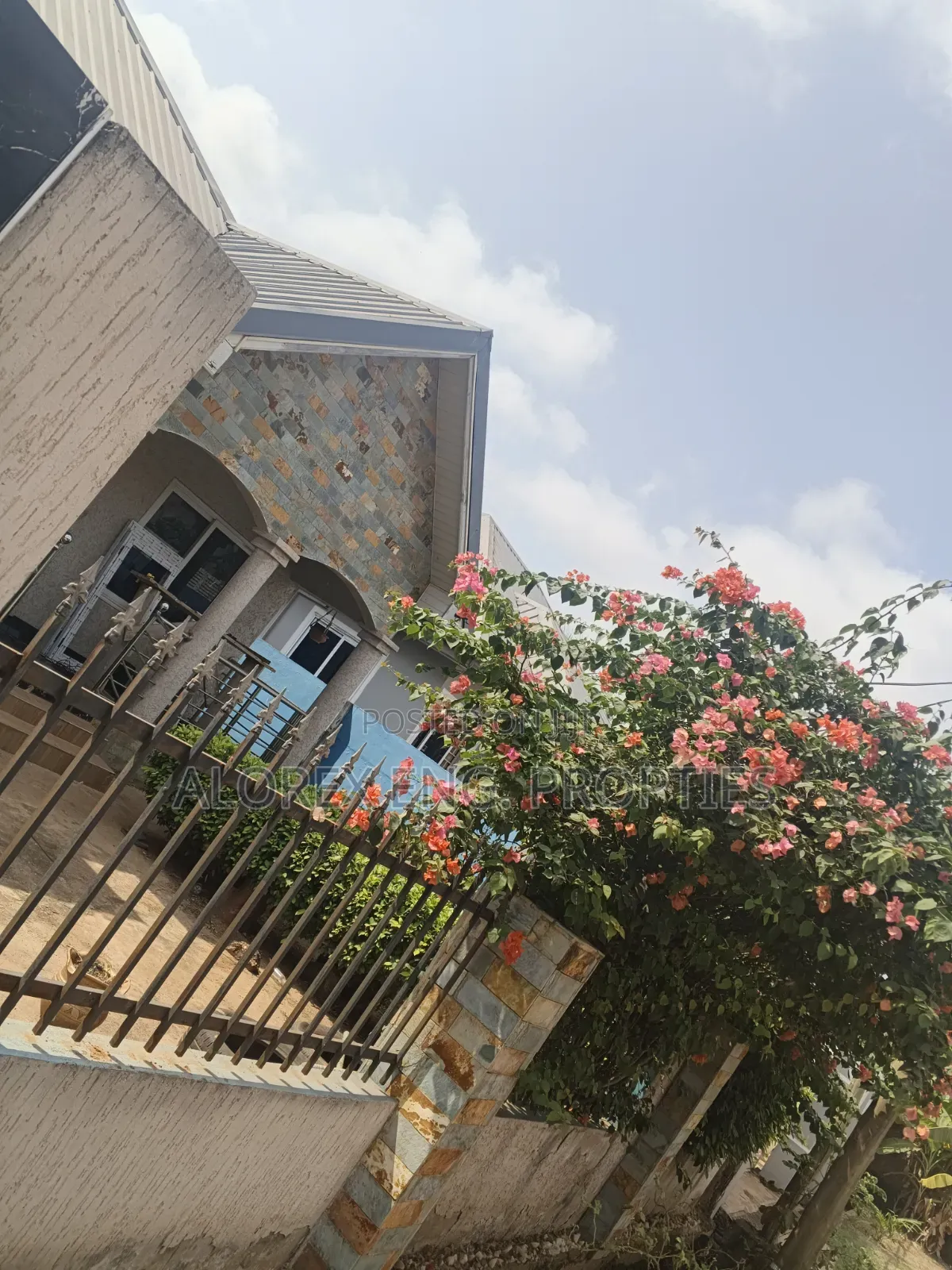 3bdrm House in Adenta, Amanfro, Frafraha for sale