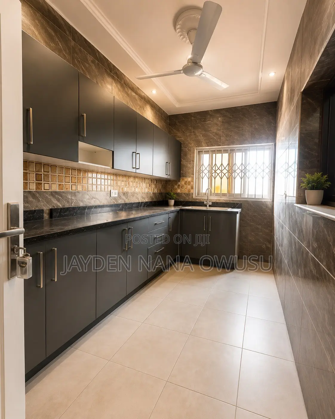 8bdrm House in Osu for sale