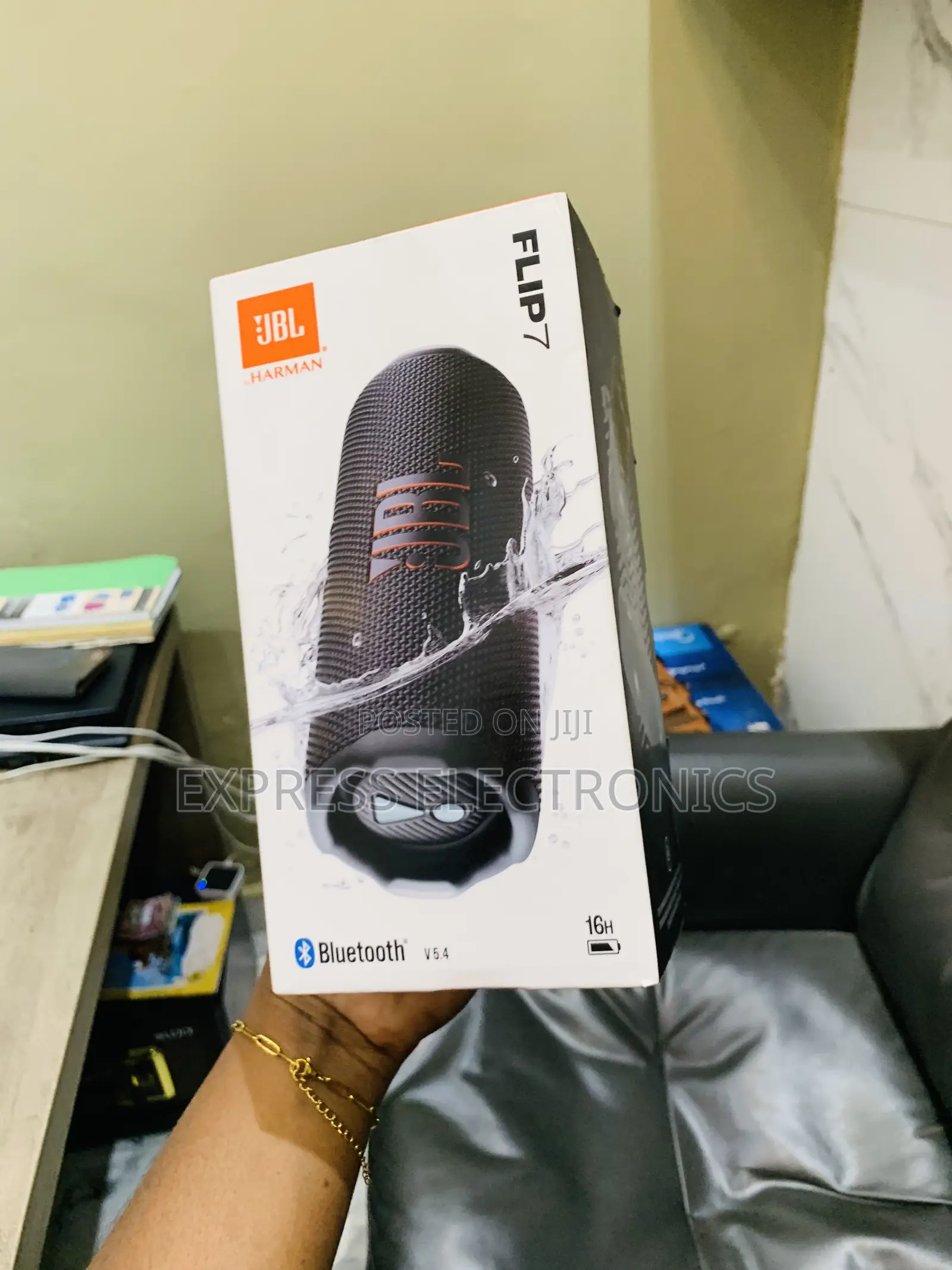 JBL Flip 7 | Portable Waterproof and Drop-Proof Speaker