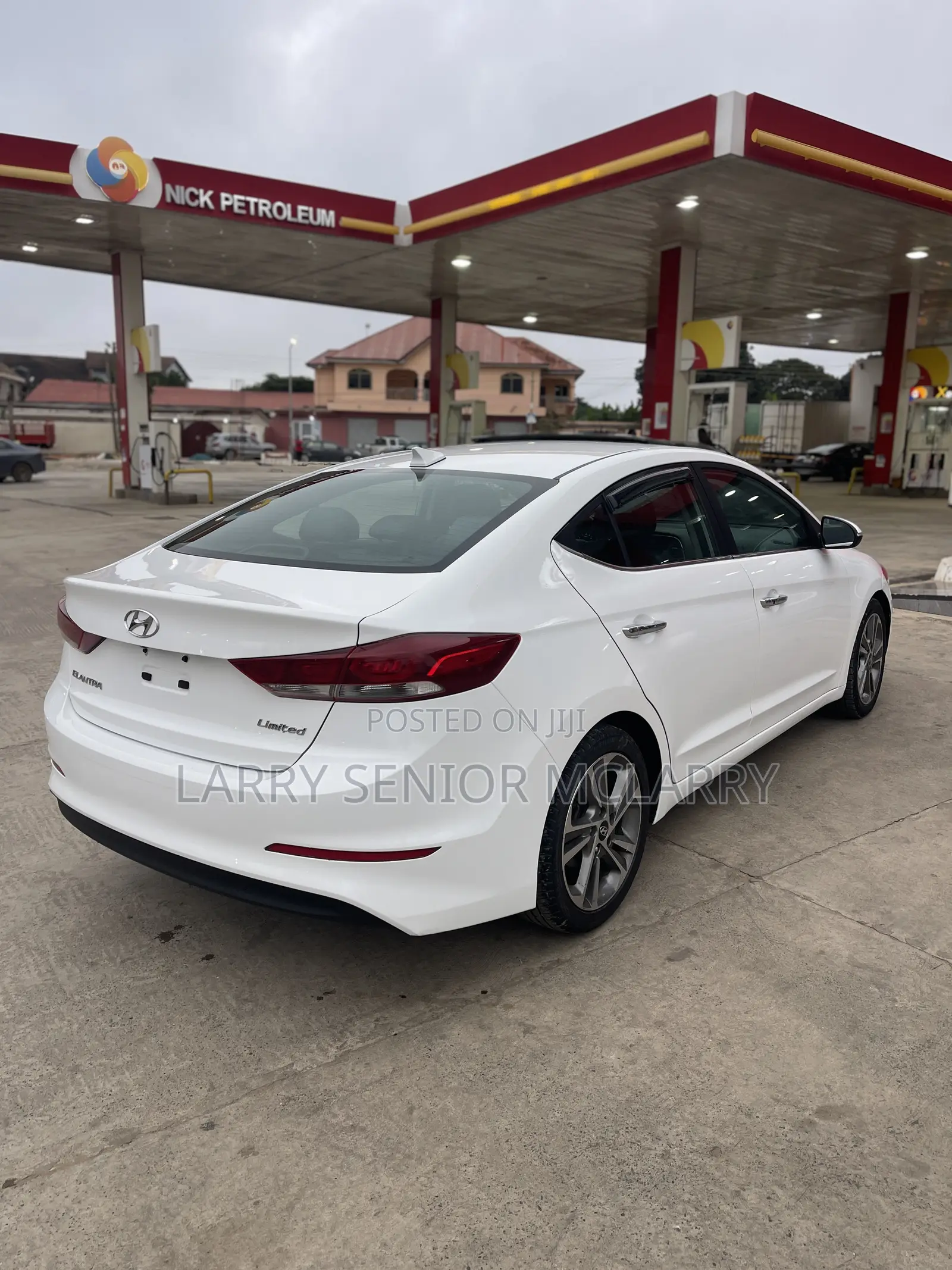 Hyundai Elantra Limited Sedan FWD (2.0L 4cyl 6A) 2017 White