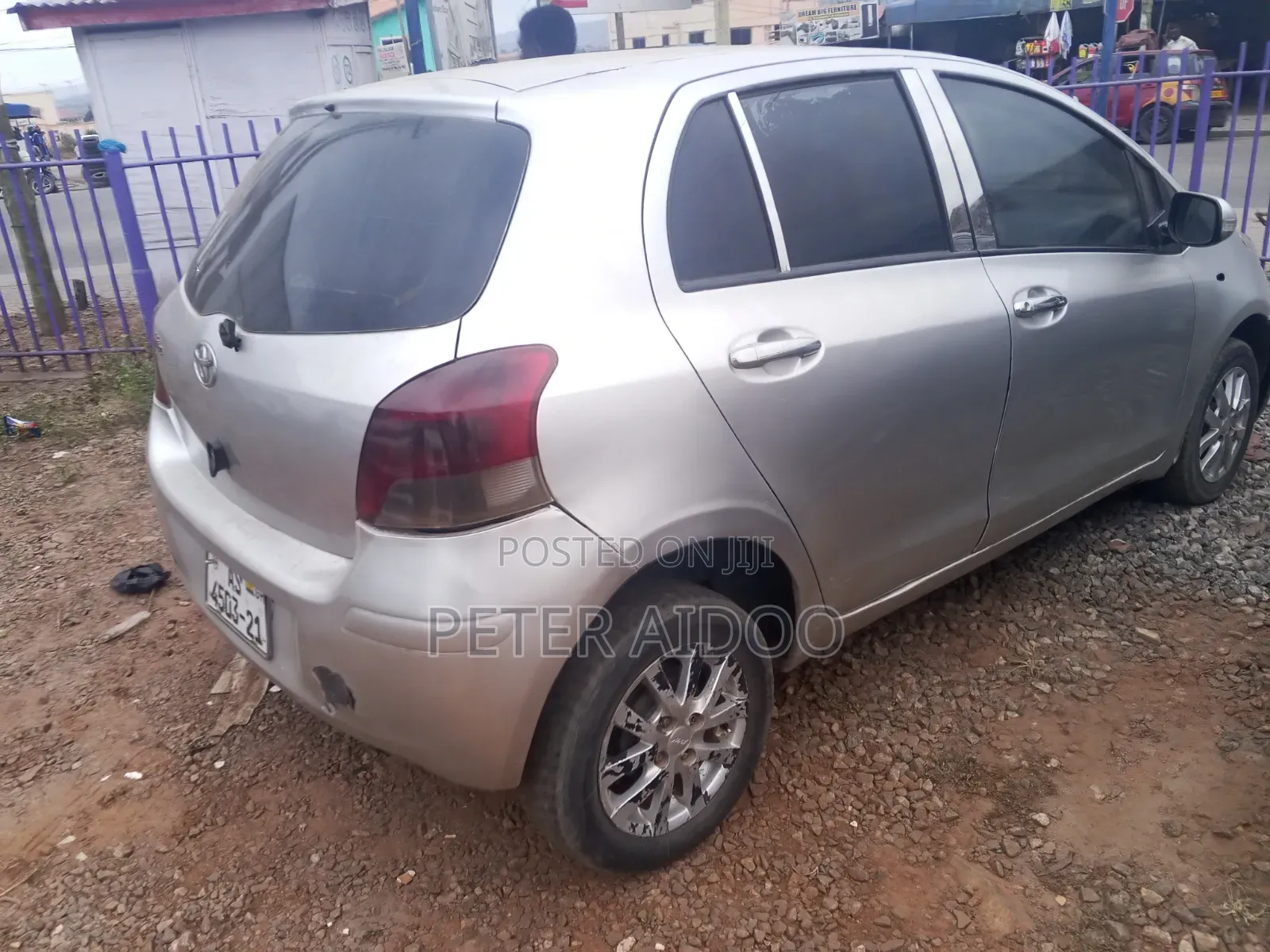 Toyota Vitz 2010 Silver
