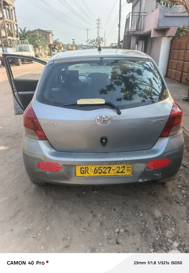 Toyota Yaris 2010 Silver