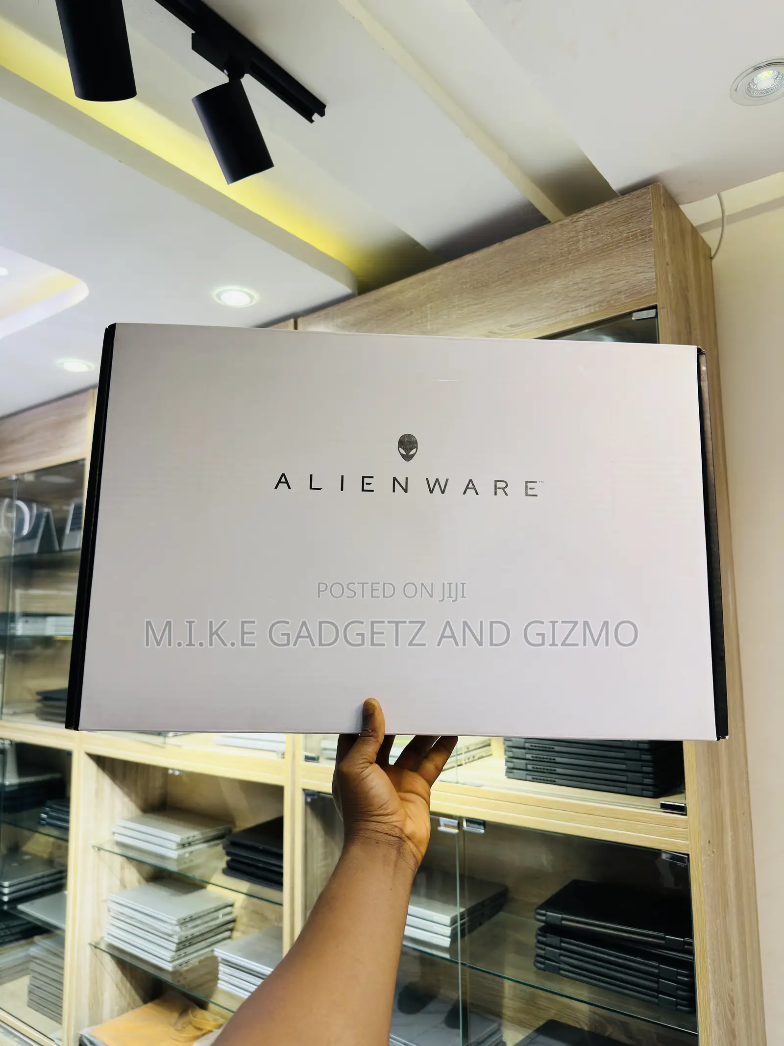 New Laptop Alienware M16 r1 32GB Intel Core i9 SSD 1T