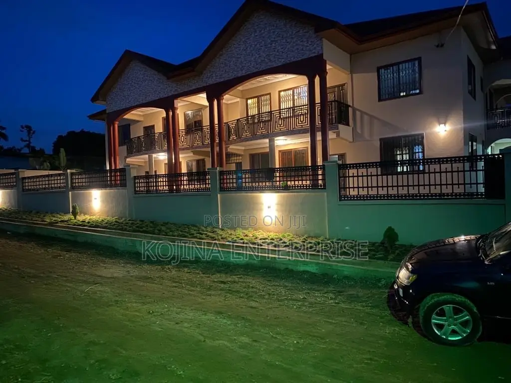 3bdrm Apartment in Atonsu Esreso, Kumasi Metropolitan for rent