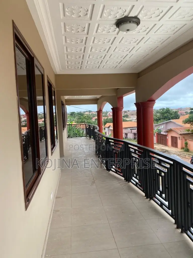 3bdrm Apartment in Atonsu Esreso, Kumasi Metropolitan for rent