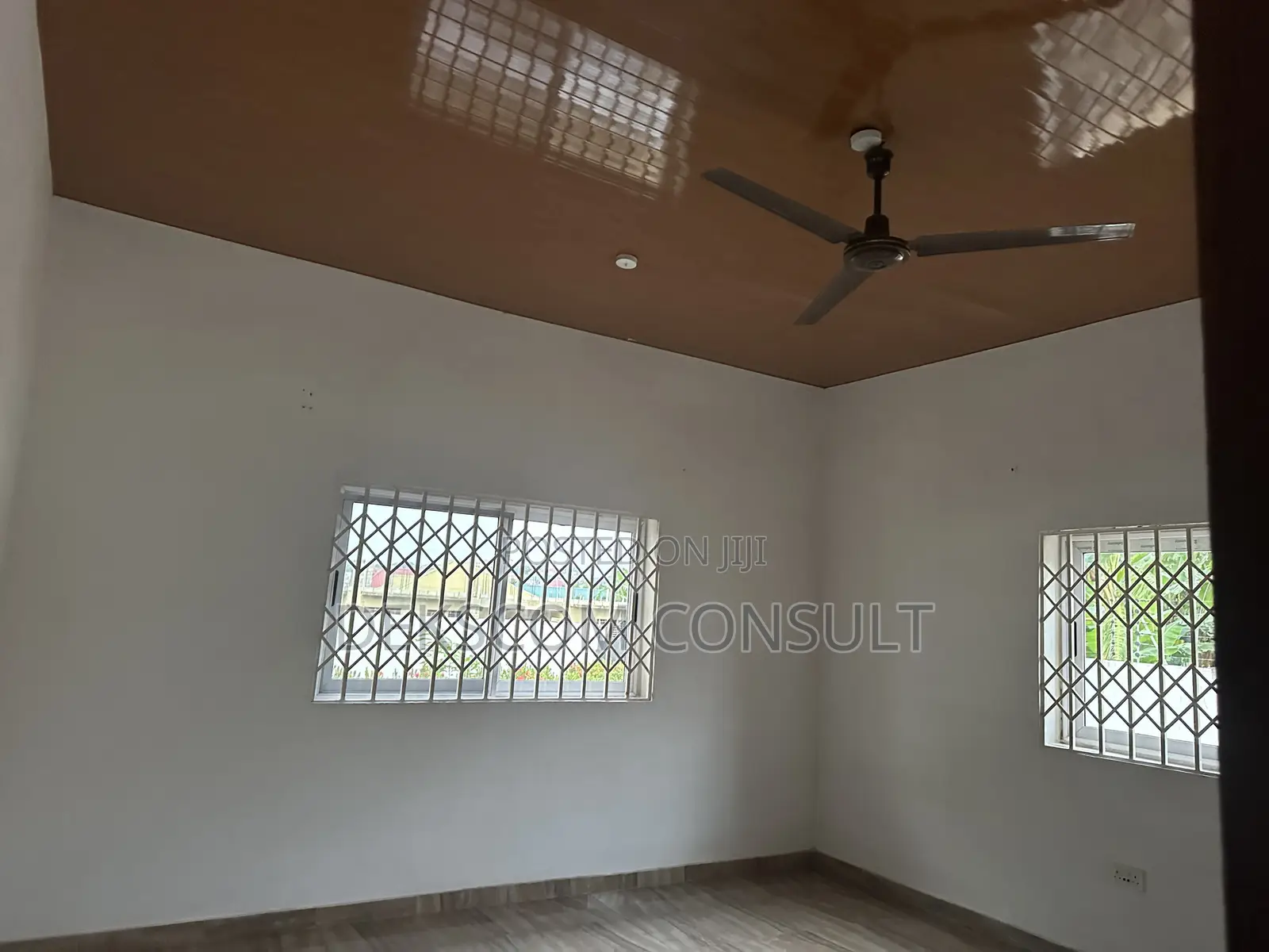 5bdrm House in Danfa for sale
