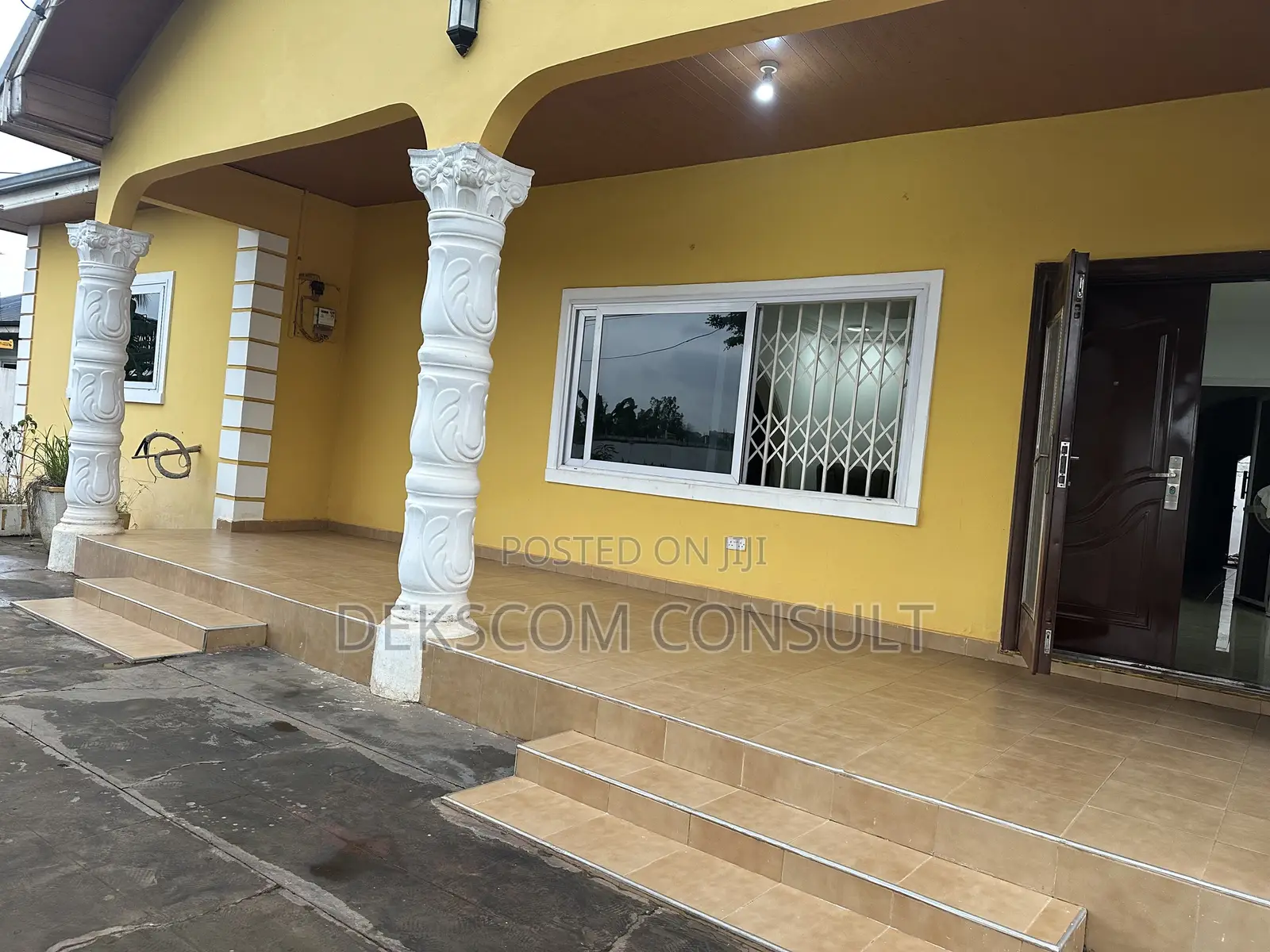 5bdrm House in Danfa for sale