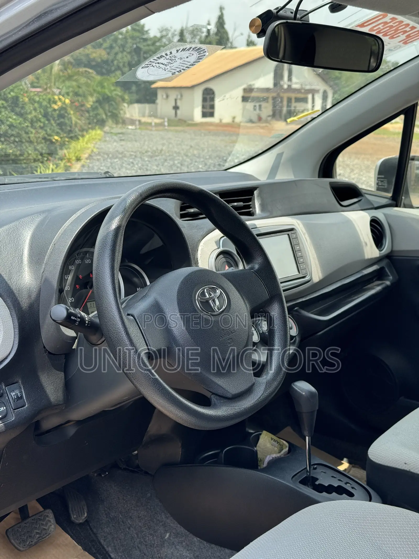 Toyota Vitz 1.3 AWD 5dr 2014 Silver