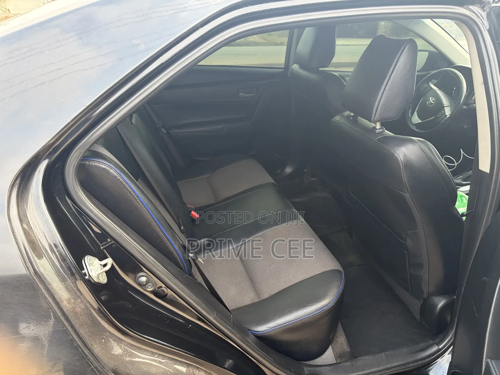 Toyota Corolla SE (1.8L 4cyl 2A) 2018 Black