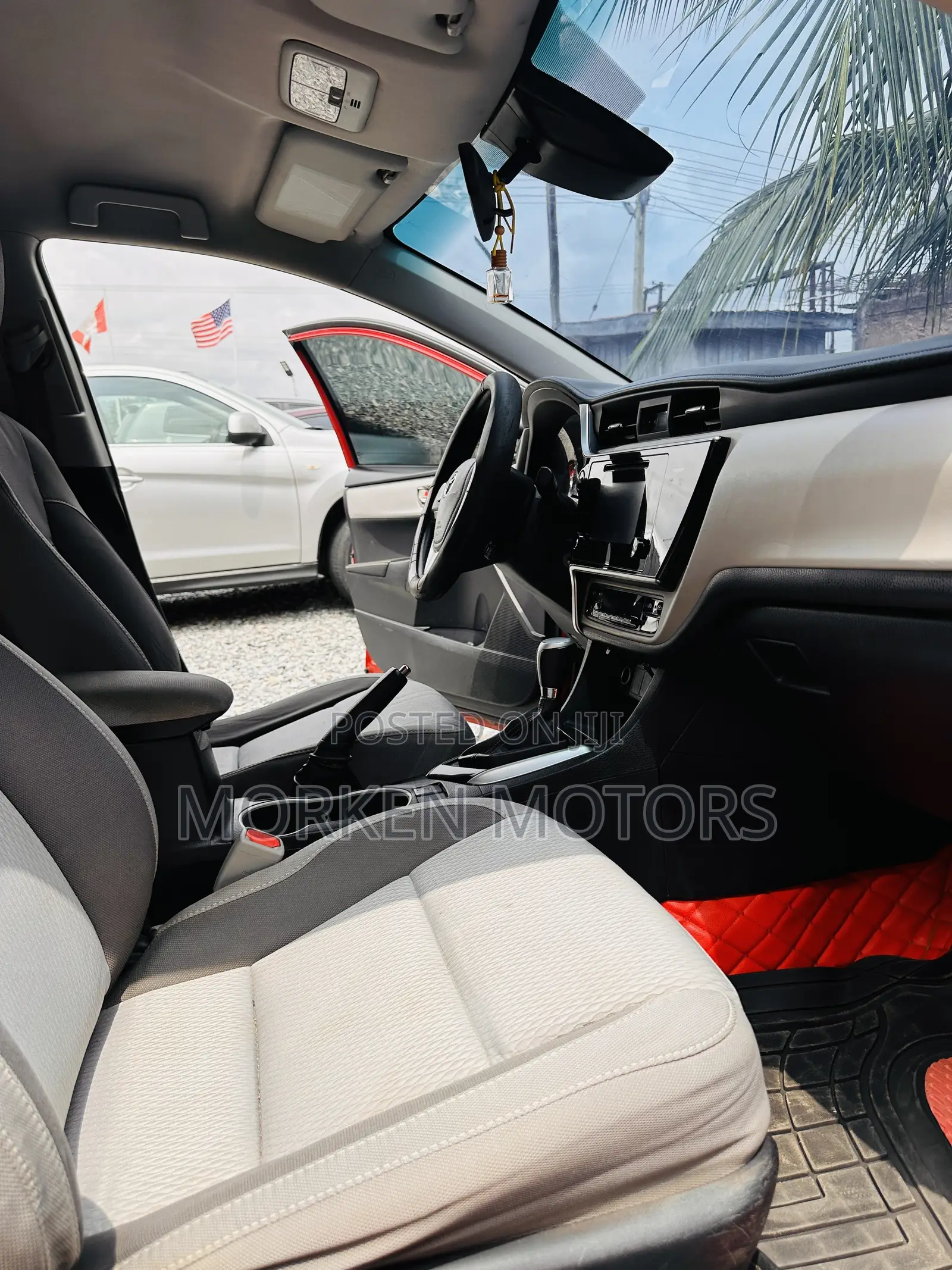 Toyota Corolla LE Eco (1.8L 4cyl 2A) 2018 Red