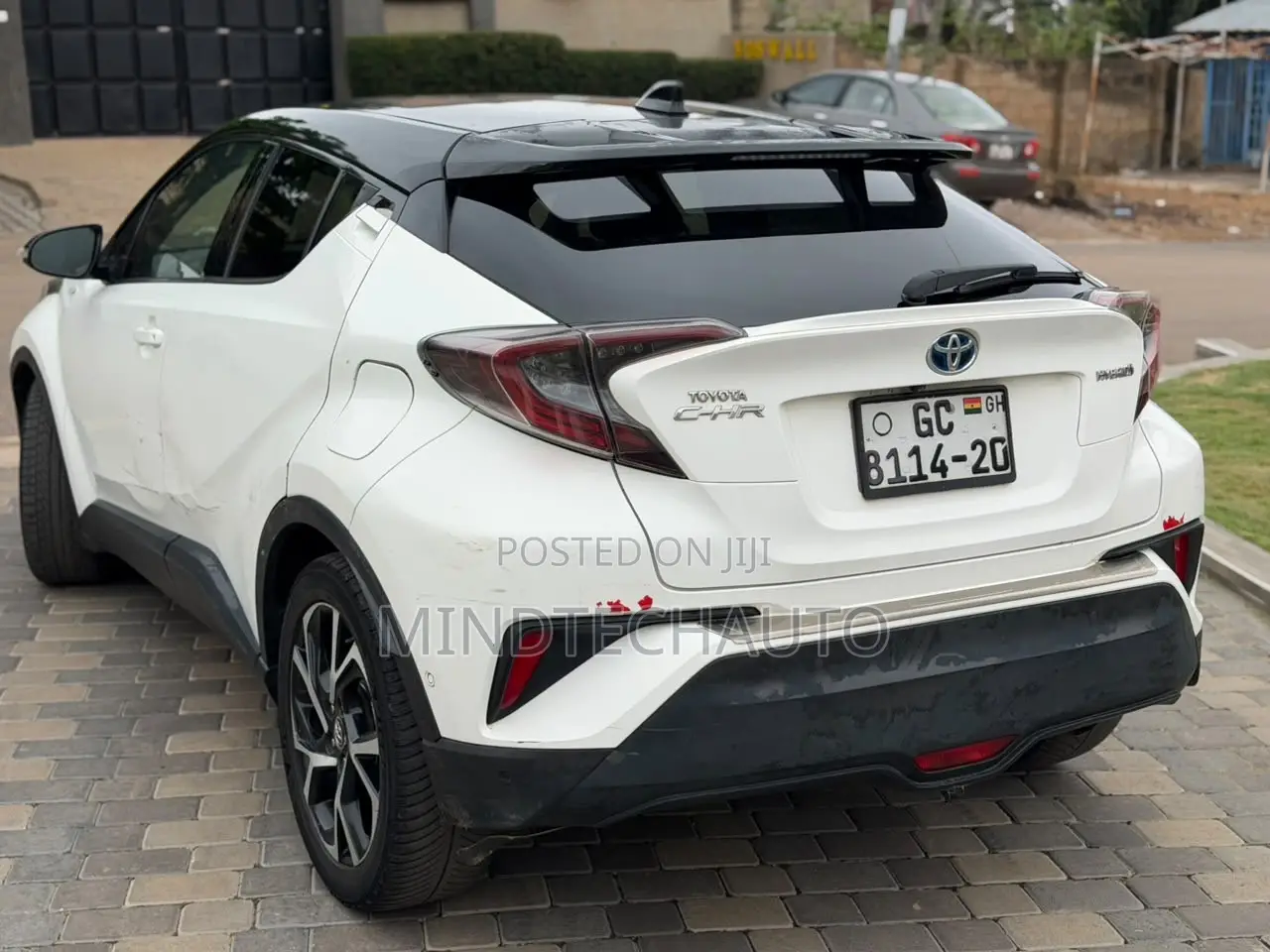 Toyota C-HR XLE Prermium FWD (2.0L 4cyl 2AM) 2018 White