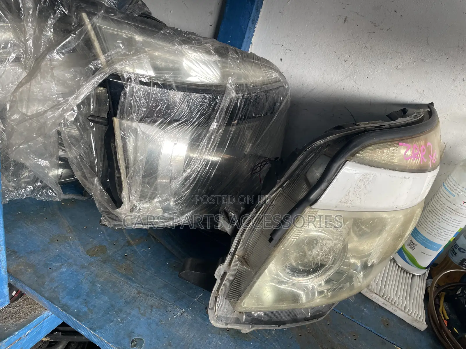 Toyota Voxy 2010 Headlight Available