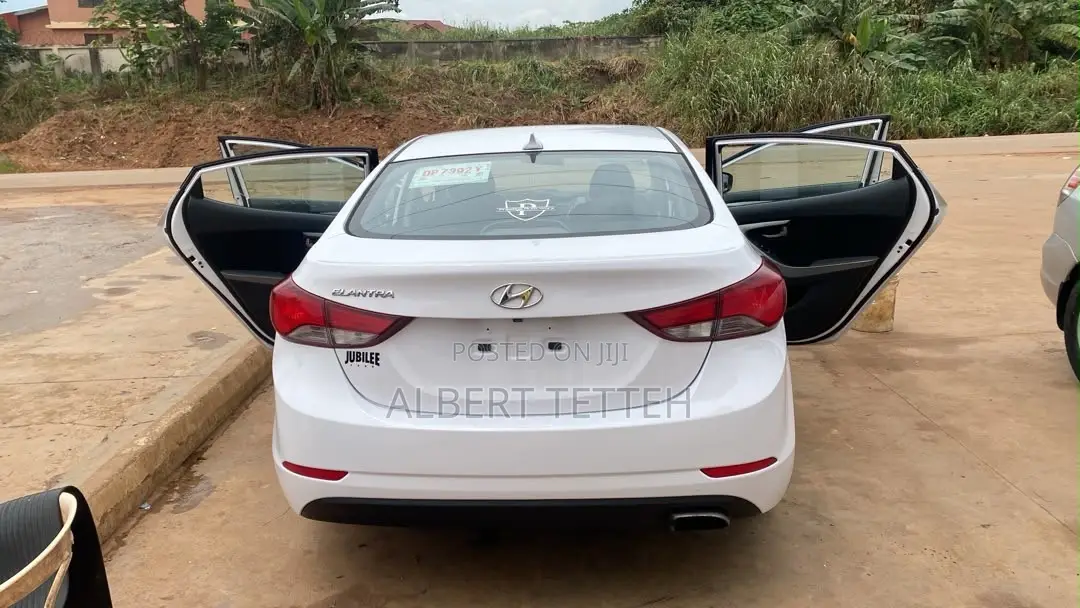 Hyundai Elantra Sport Sedan FWD (2.0L 4cyl 6A) 2016 White