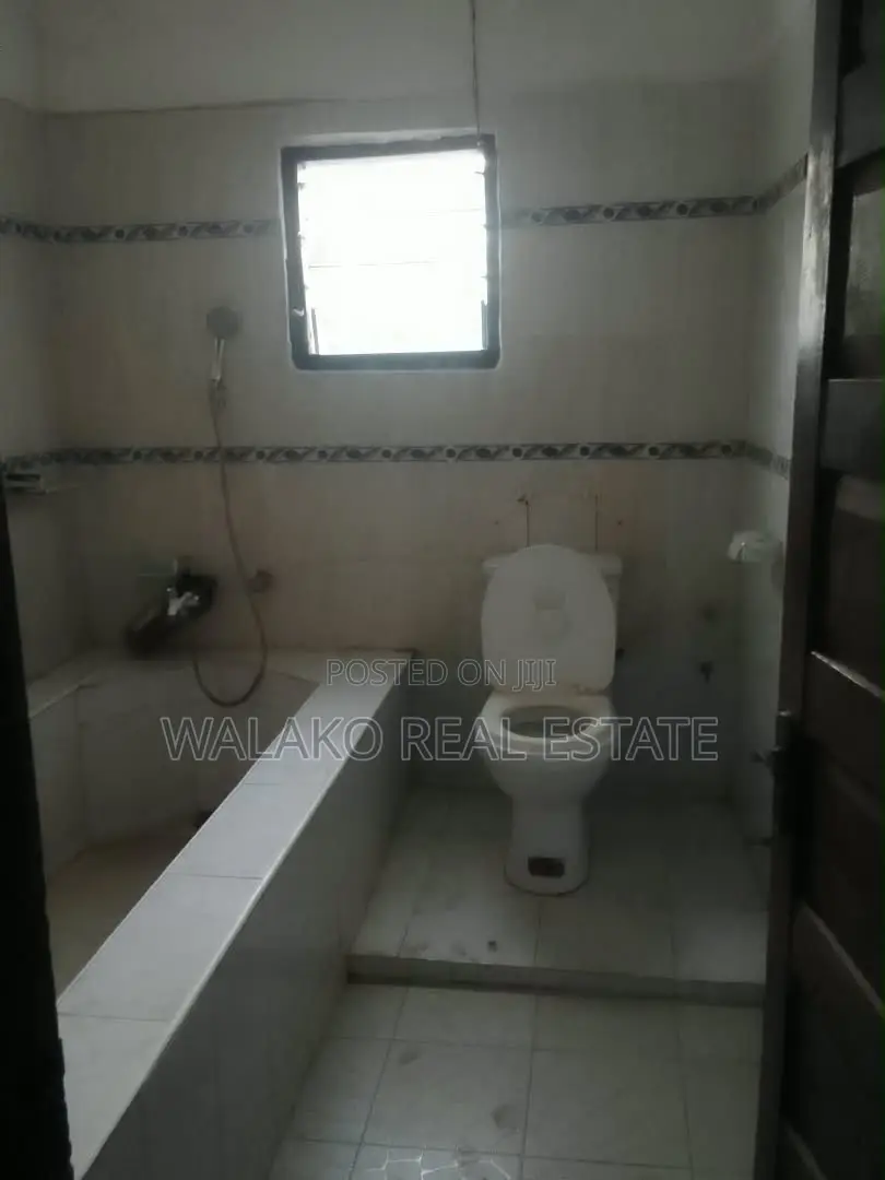 2bdrm Apartment in Awoshie for rent