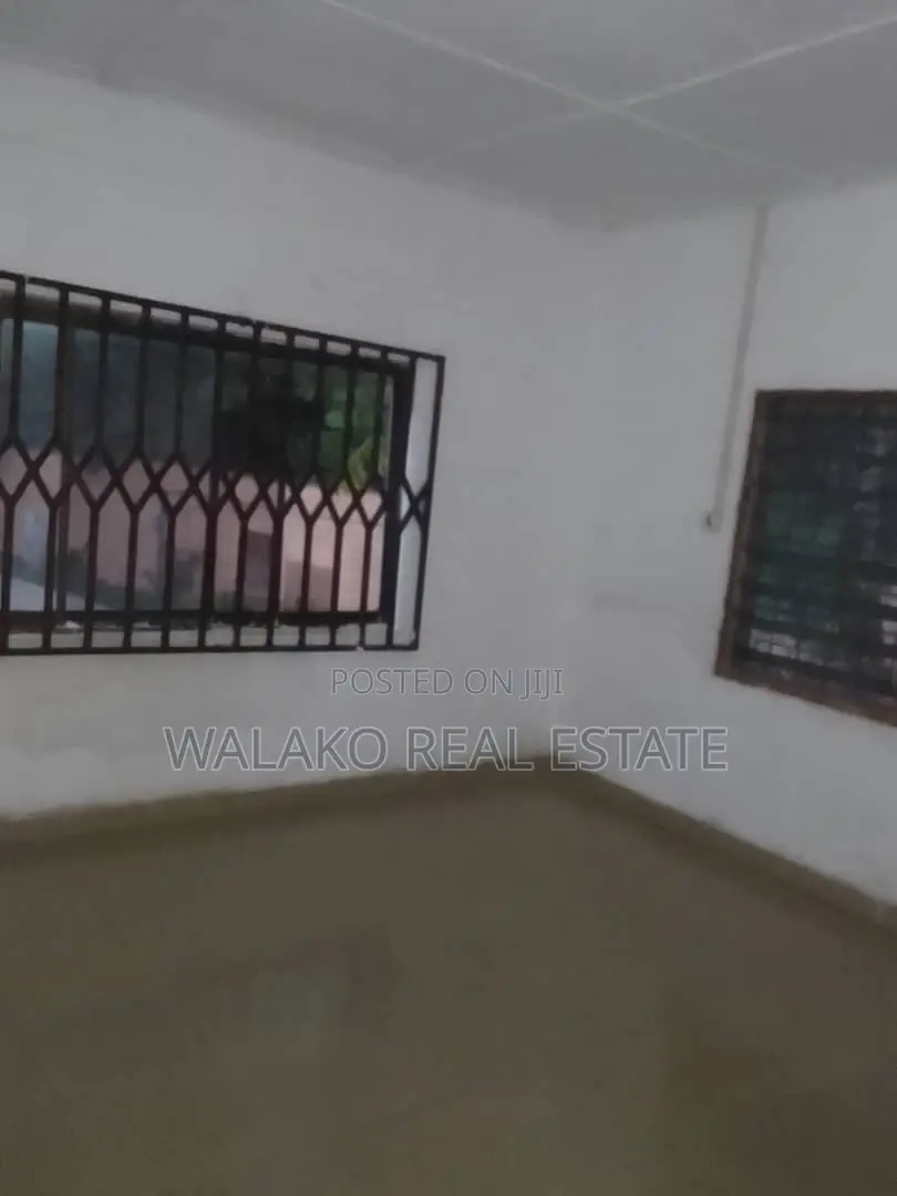 3bdrm Apartment in Awoshie for rent
