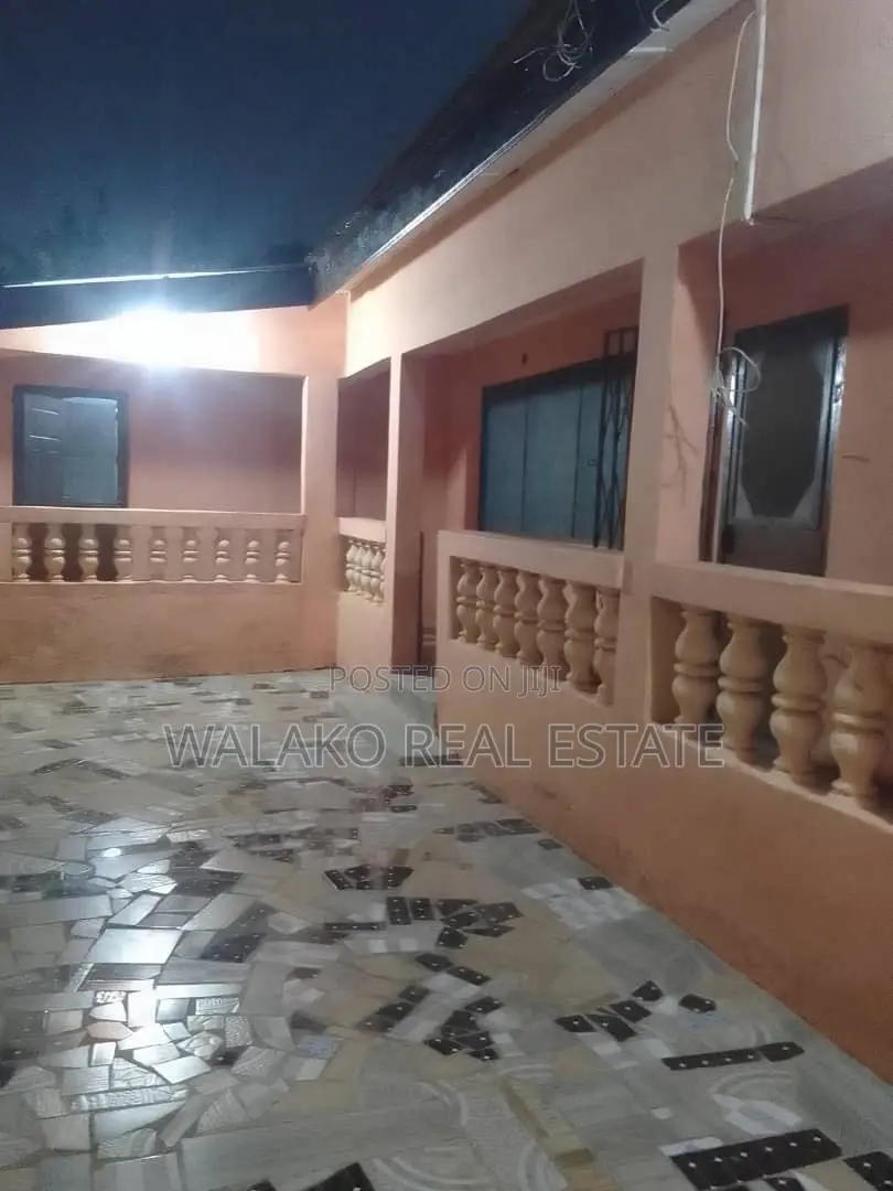 3bdrm Apartment in Awoshie for rent