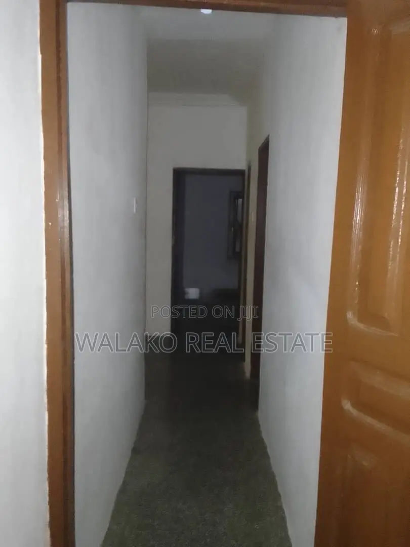 3bdrm Apartment in Awoshie for rent