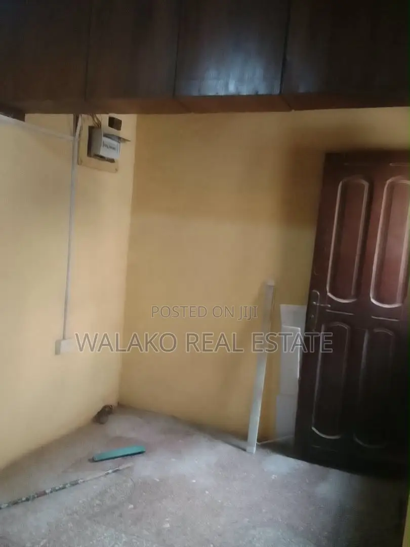 3bdrm Apartment in Awoshie for rent
