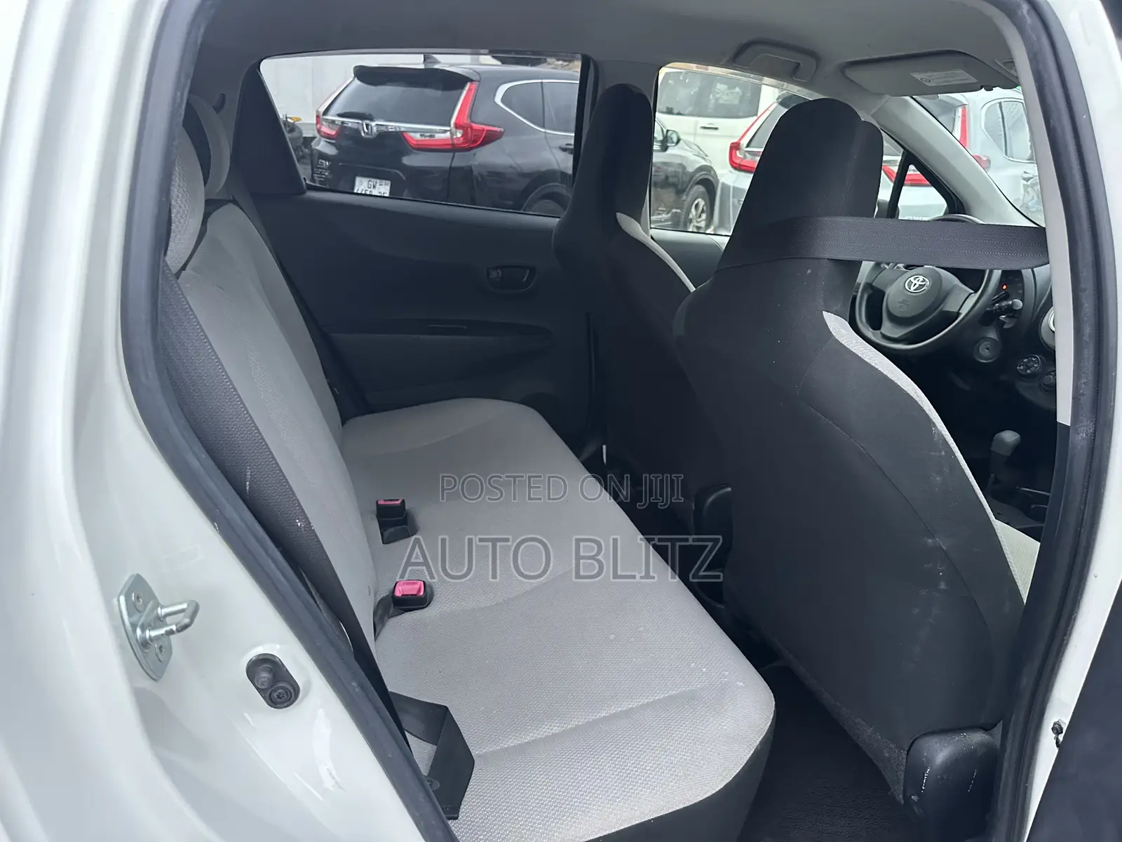 Toyota Vitz 2012 White