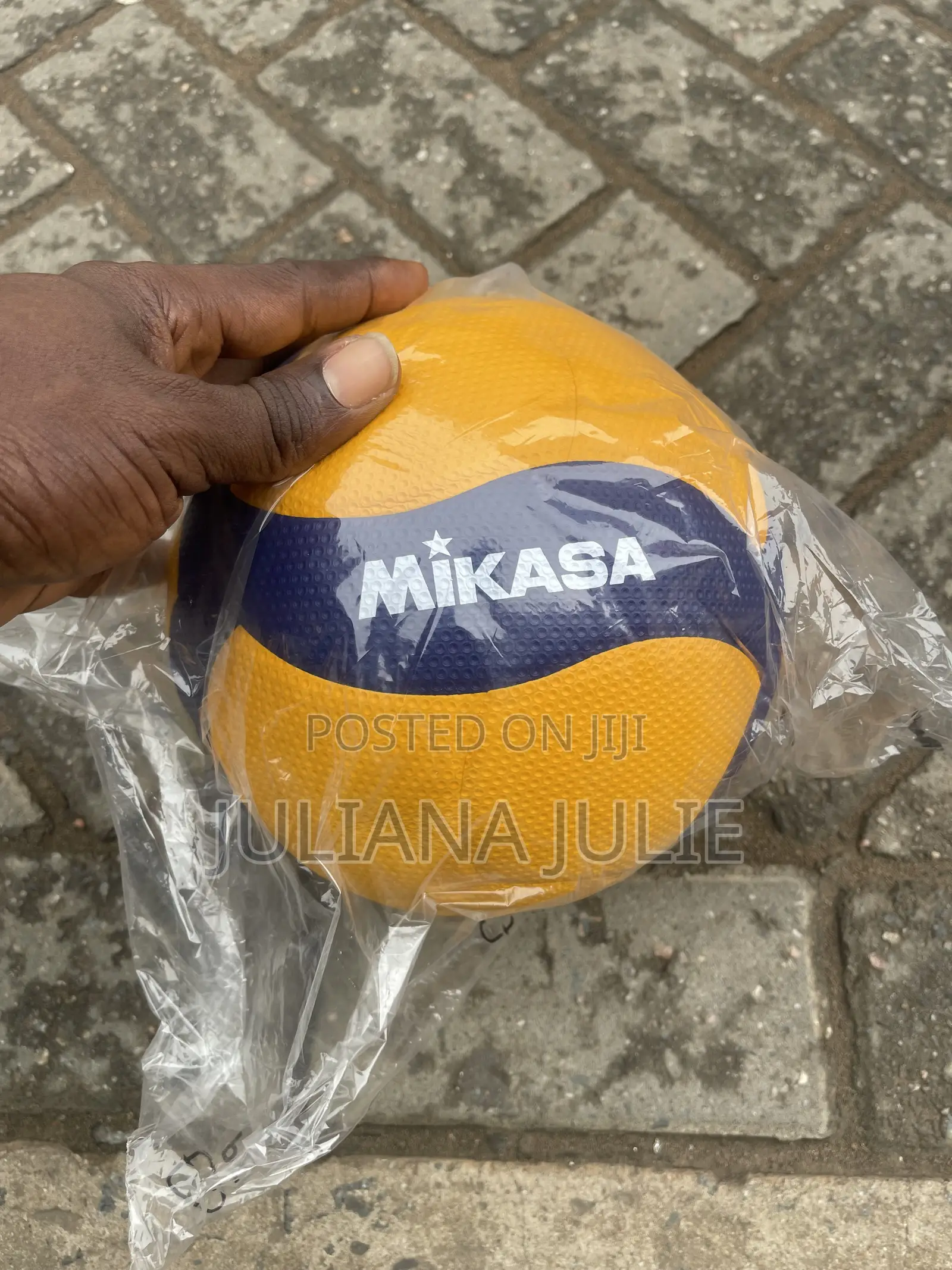 Original Volleyball V200 Mikasa at Cool Price