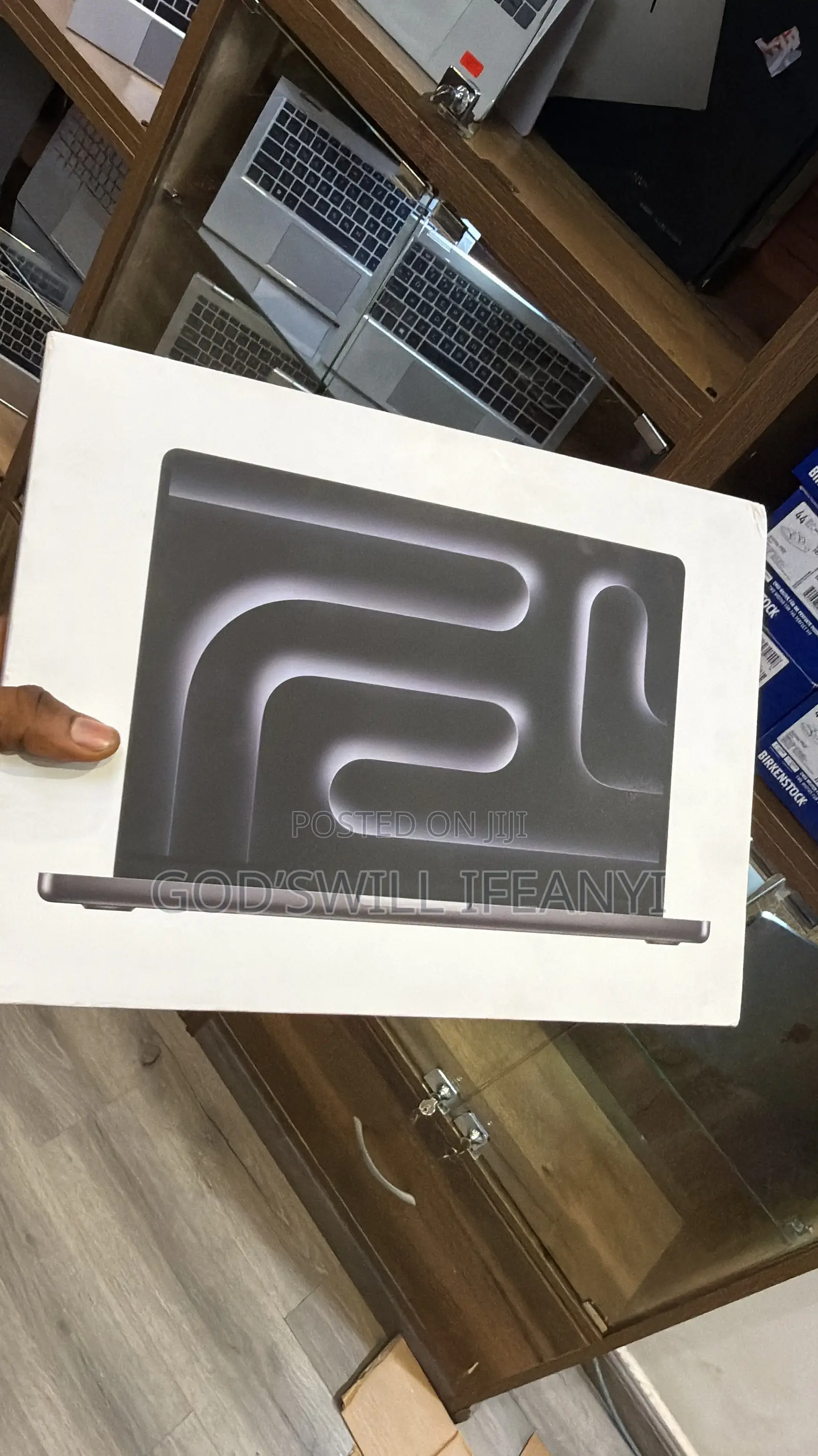 New Laptop Apple MacBook Pro 2024 M4 Pro 24GB Apple M4 Pro SSD 512GB