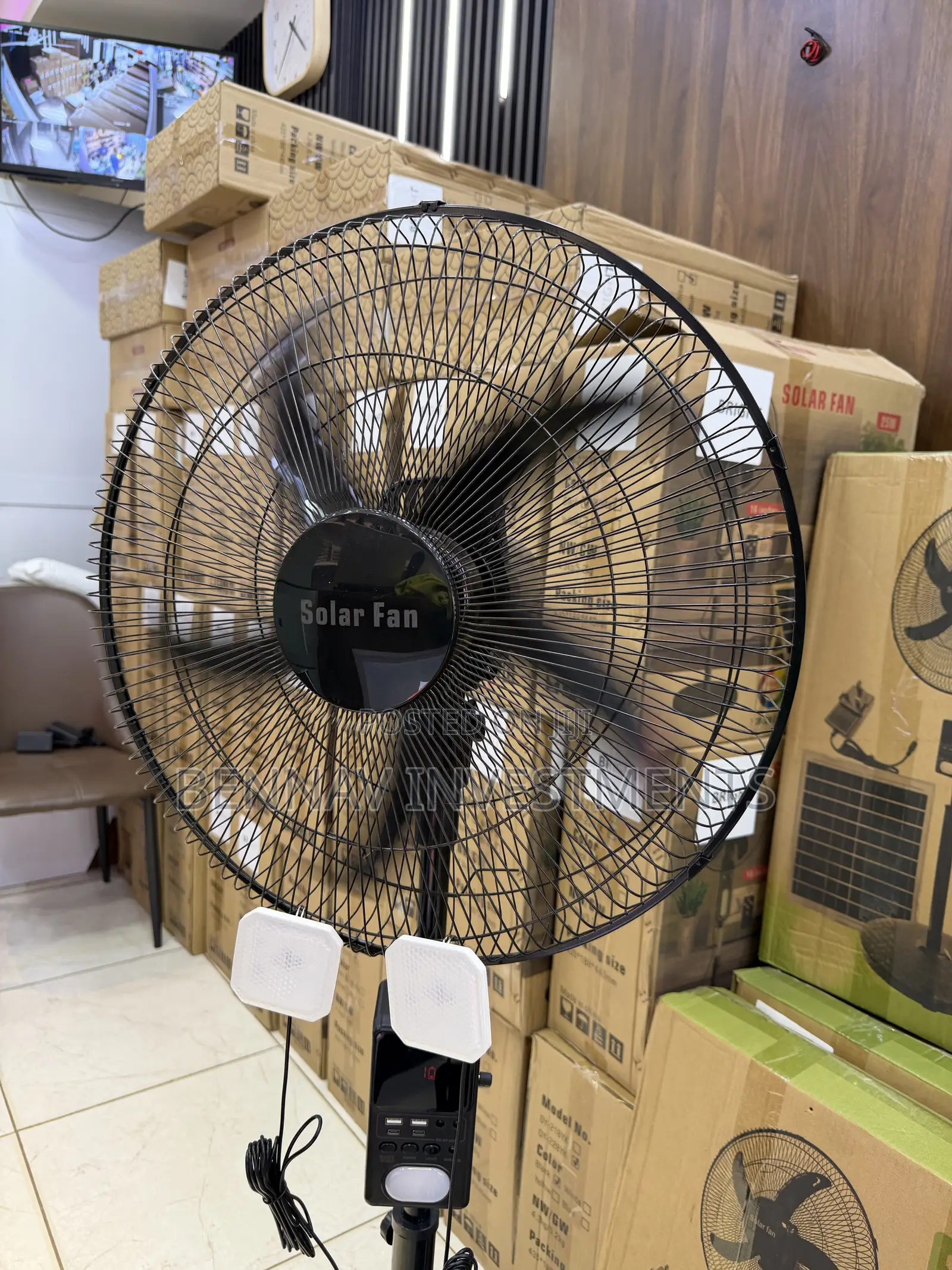 18” Solar Rechargeable Fan With LED Bulbs