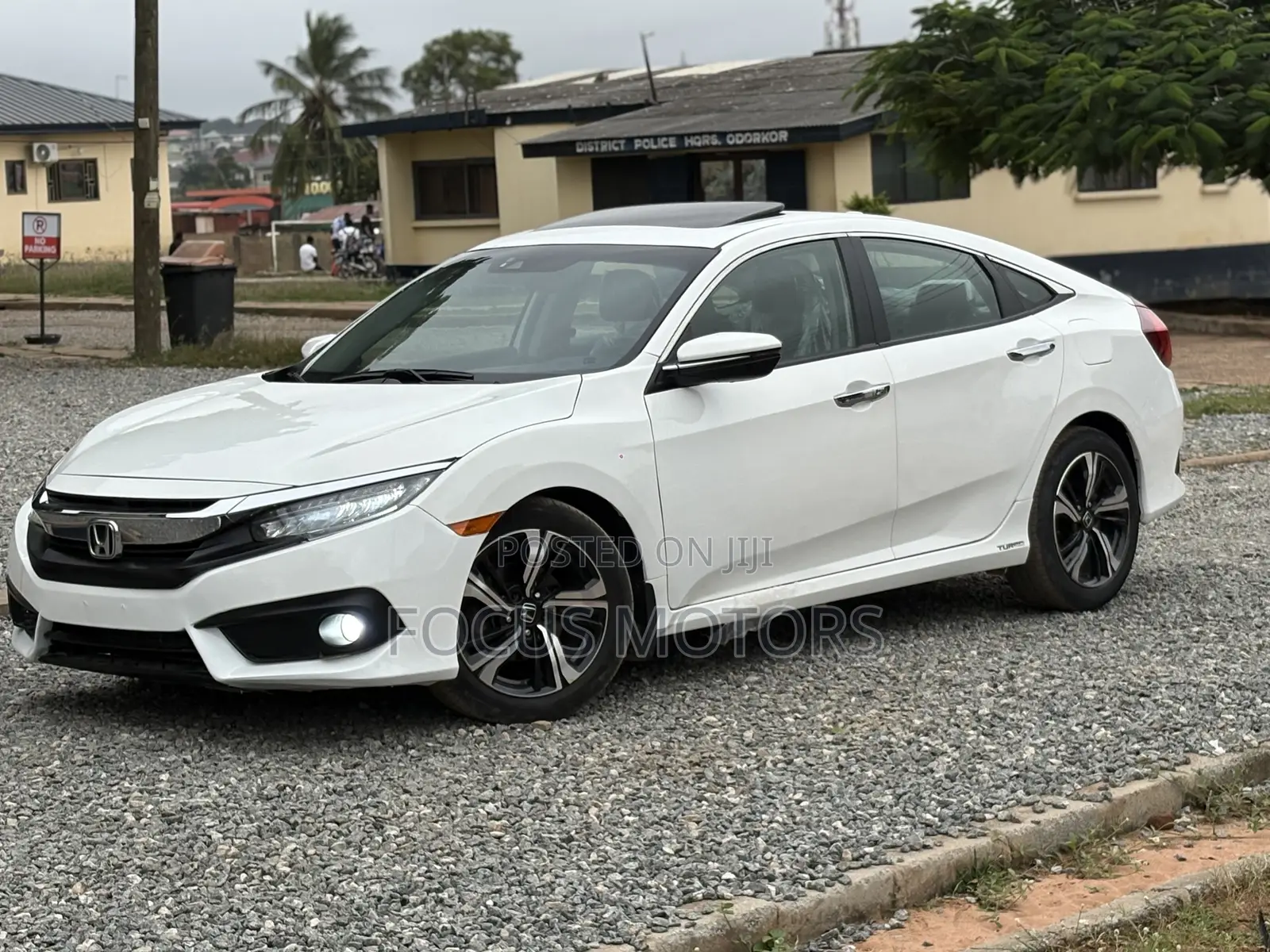 Honda Civic Touring 4dr Sedan (1.5L 4cyl) 2017 White