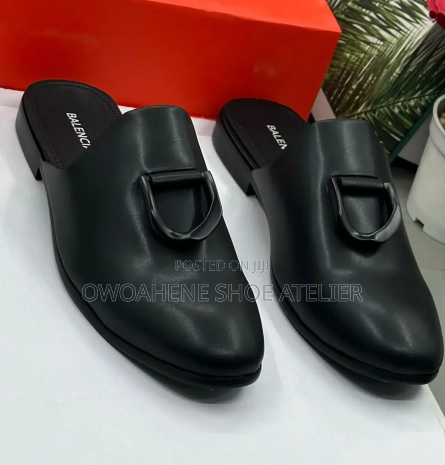 Balenciaga Minimalist Leather Half-Shoes (Mules)