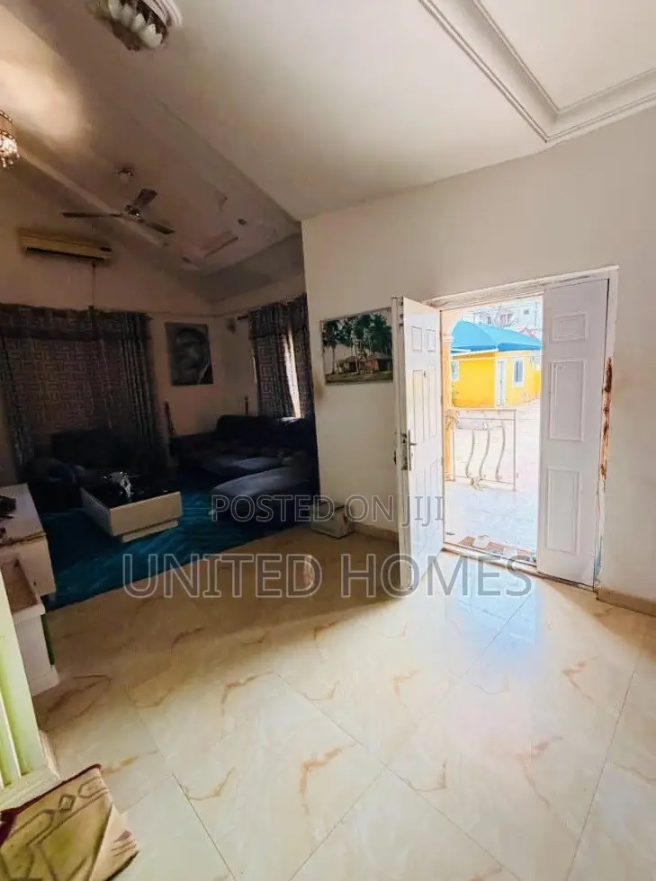4bdrm House in West Hills Mall Area for sale