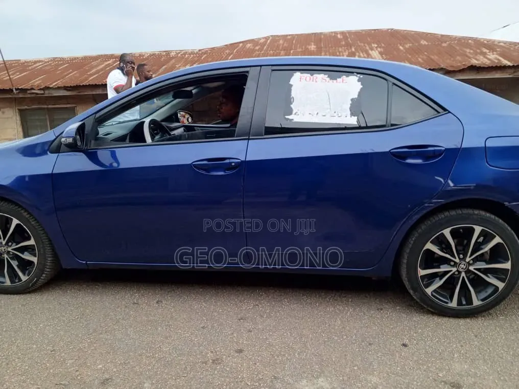 Toyota Corolla SE 4dr Sedan (1.8L 4cyl CVT) 2017 Blue