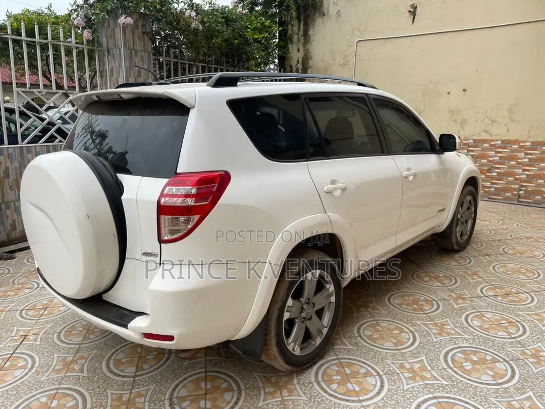 Toyota RAV4 2.5 2011 White