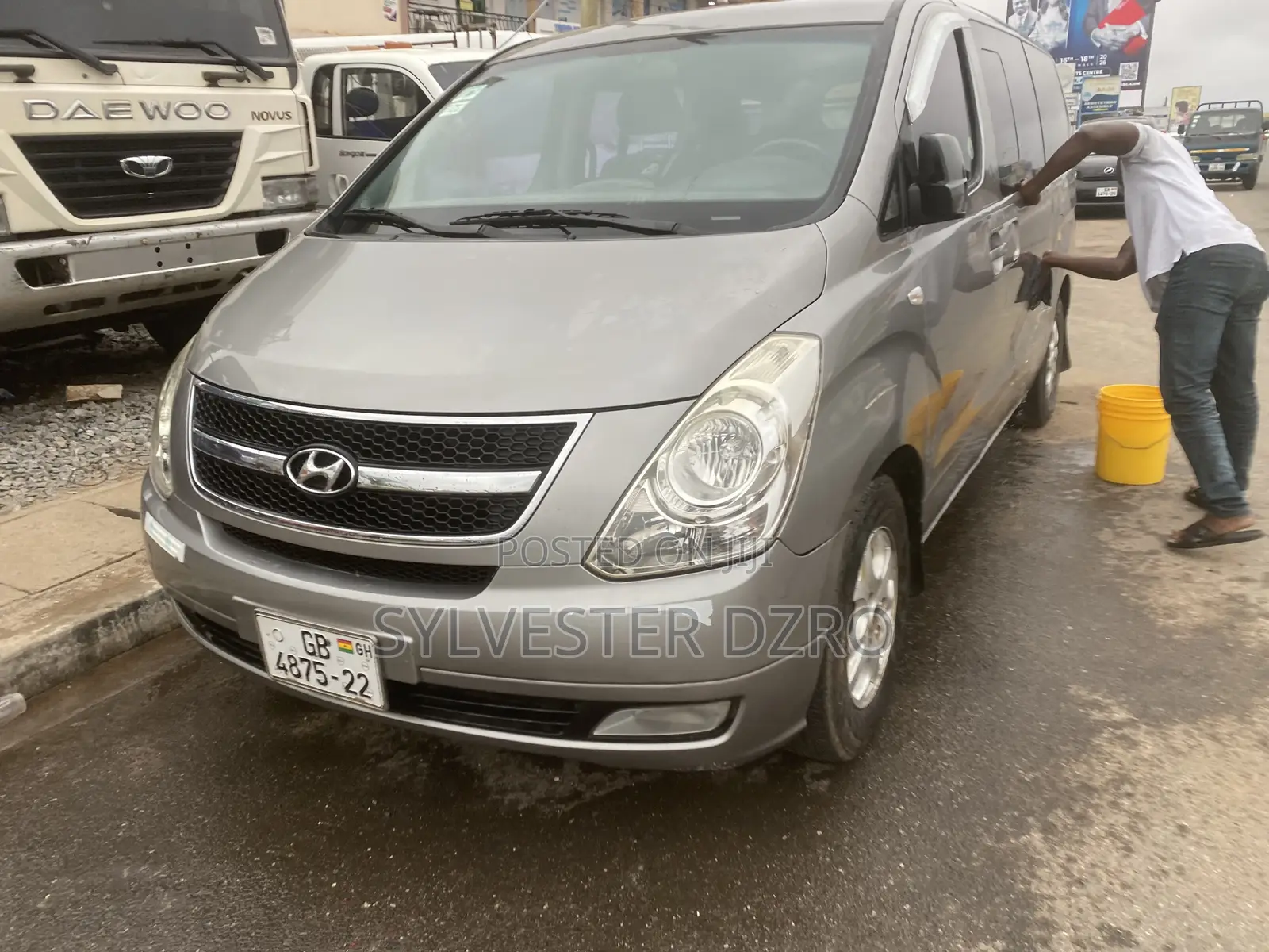Hyundai Starex 2013 Brown