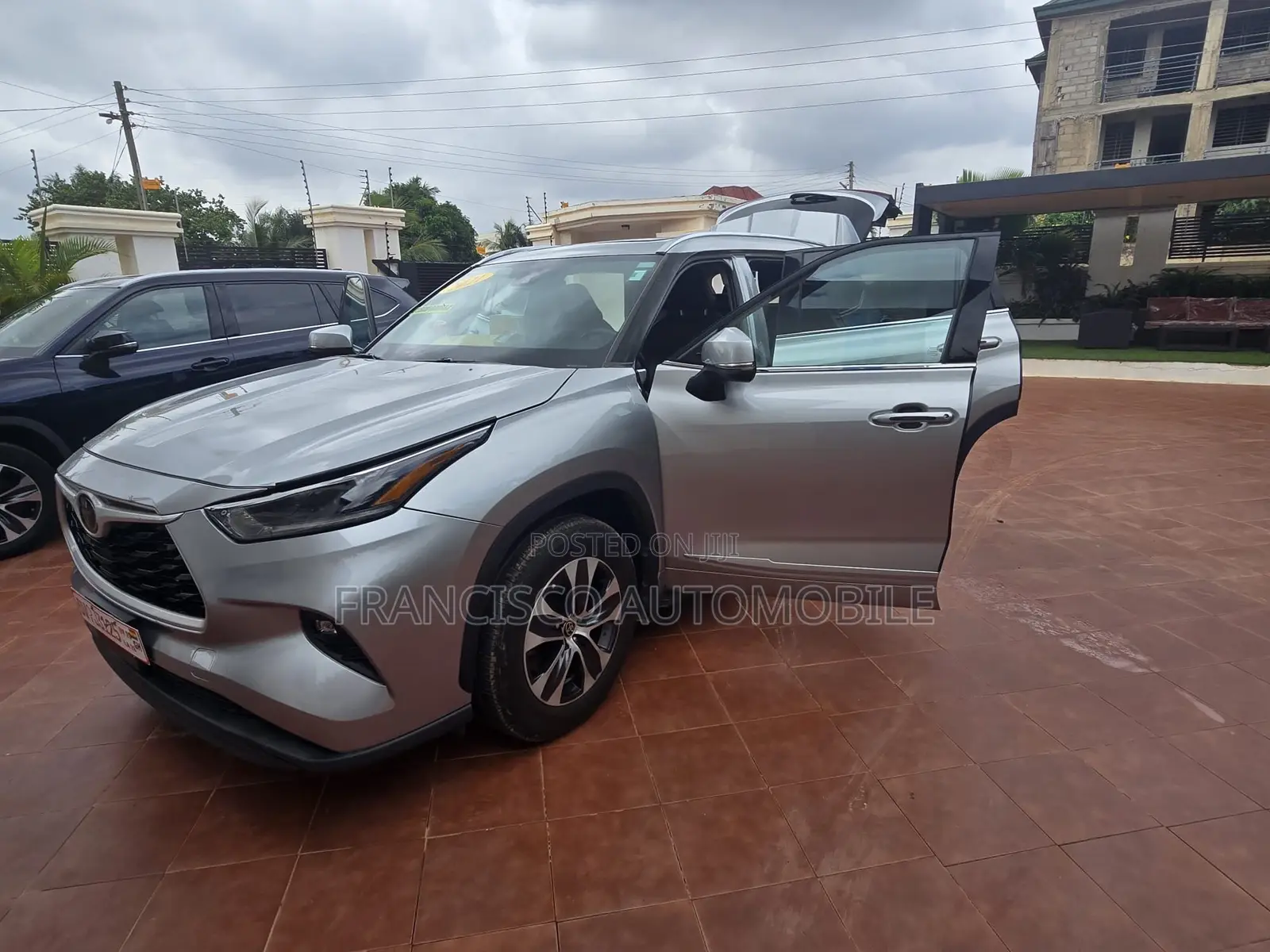 Toyota Highlander XLE 2021 Silver