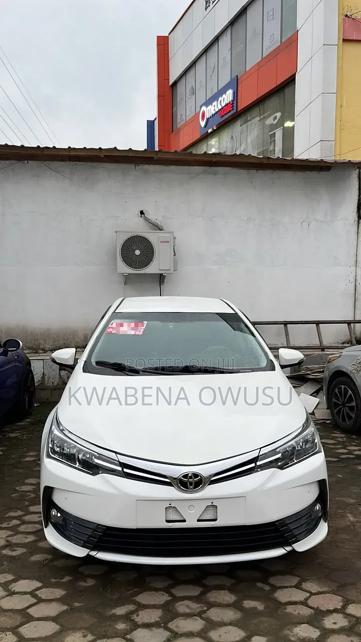 Toyota Corolla Altis 2017 White