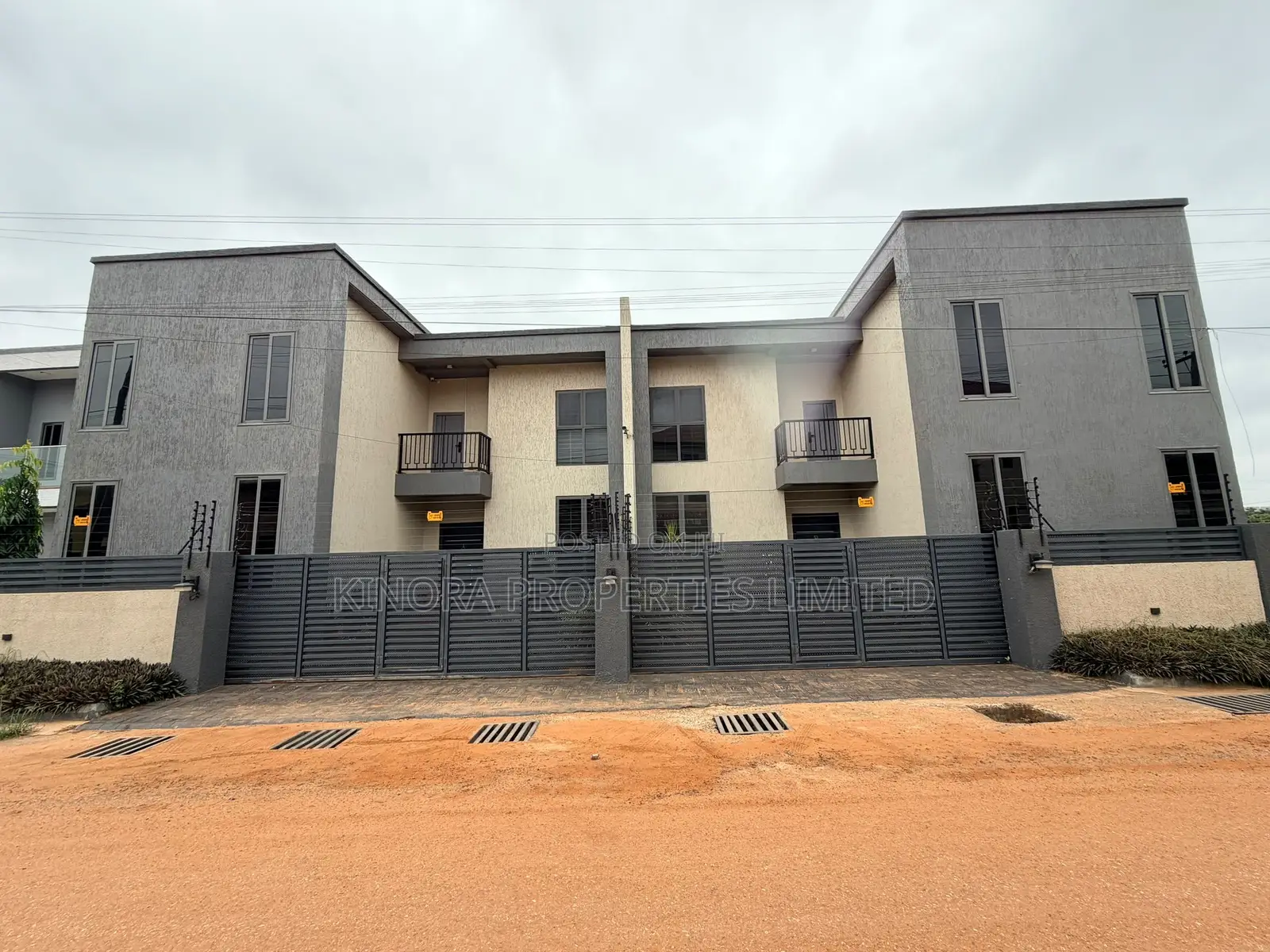 4bdrm Duplex in Ashaley Botwe for rent