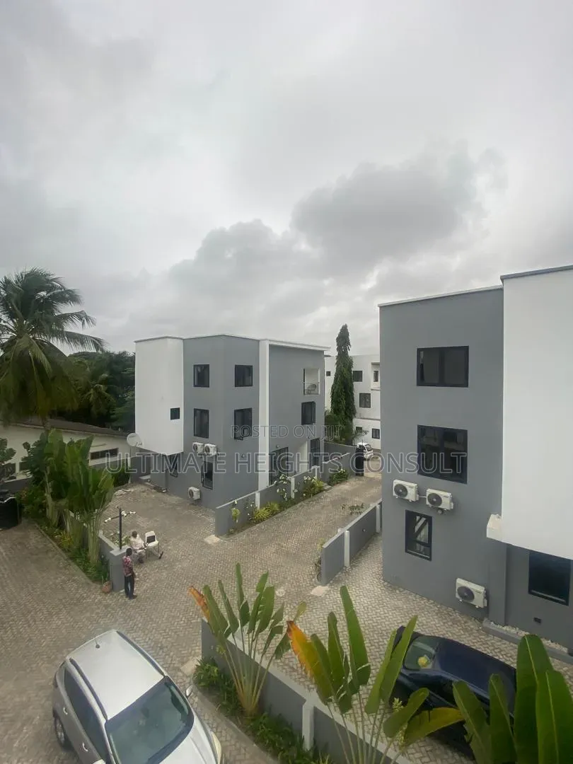Furnished 4bdrm Townhouse/Terrace in Labone, Coffee Shop Area for sale