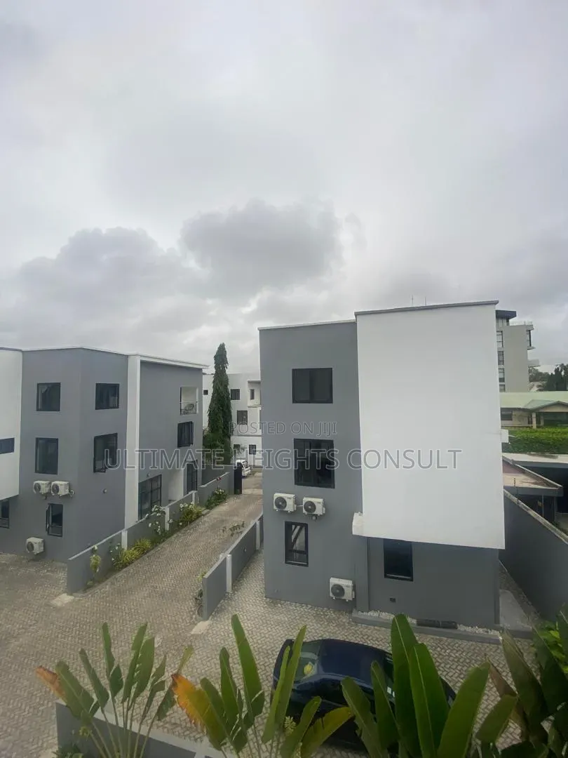 Furnished 4bdrm Townhouse/Terrace in Labone, Coffee Shop Area for sale