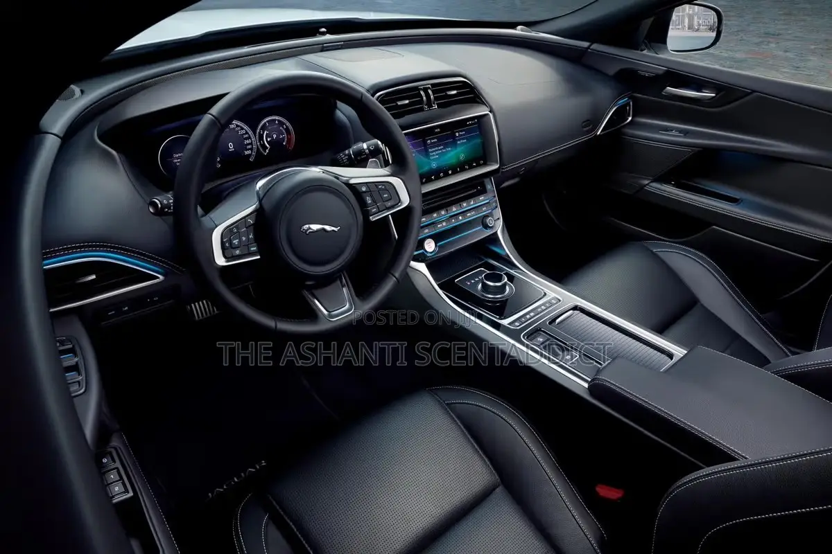 Jaguar XE 2018 Red
