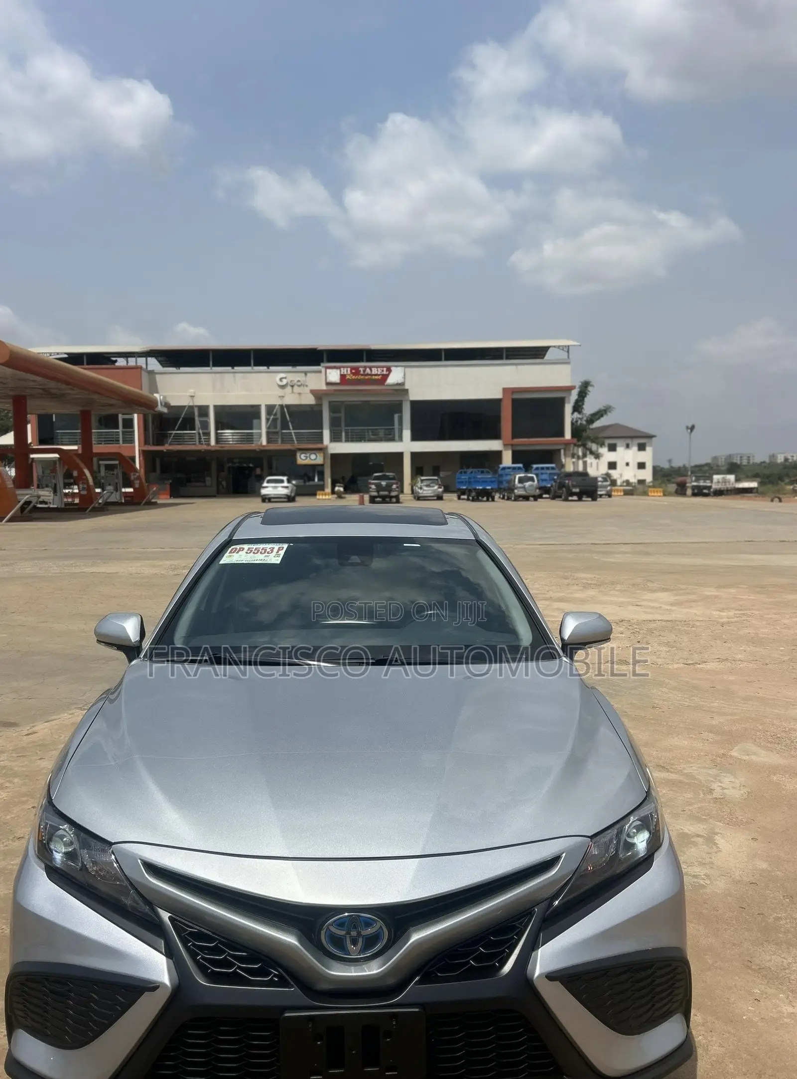 Toyota Camry SE 2021 Silver
