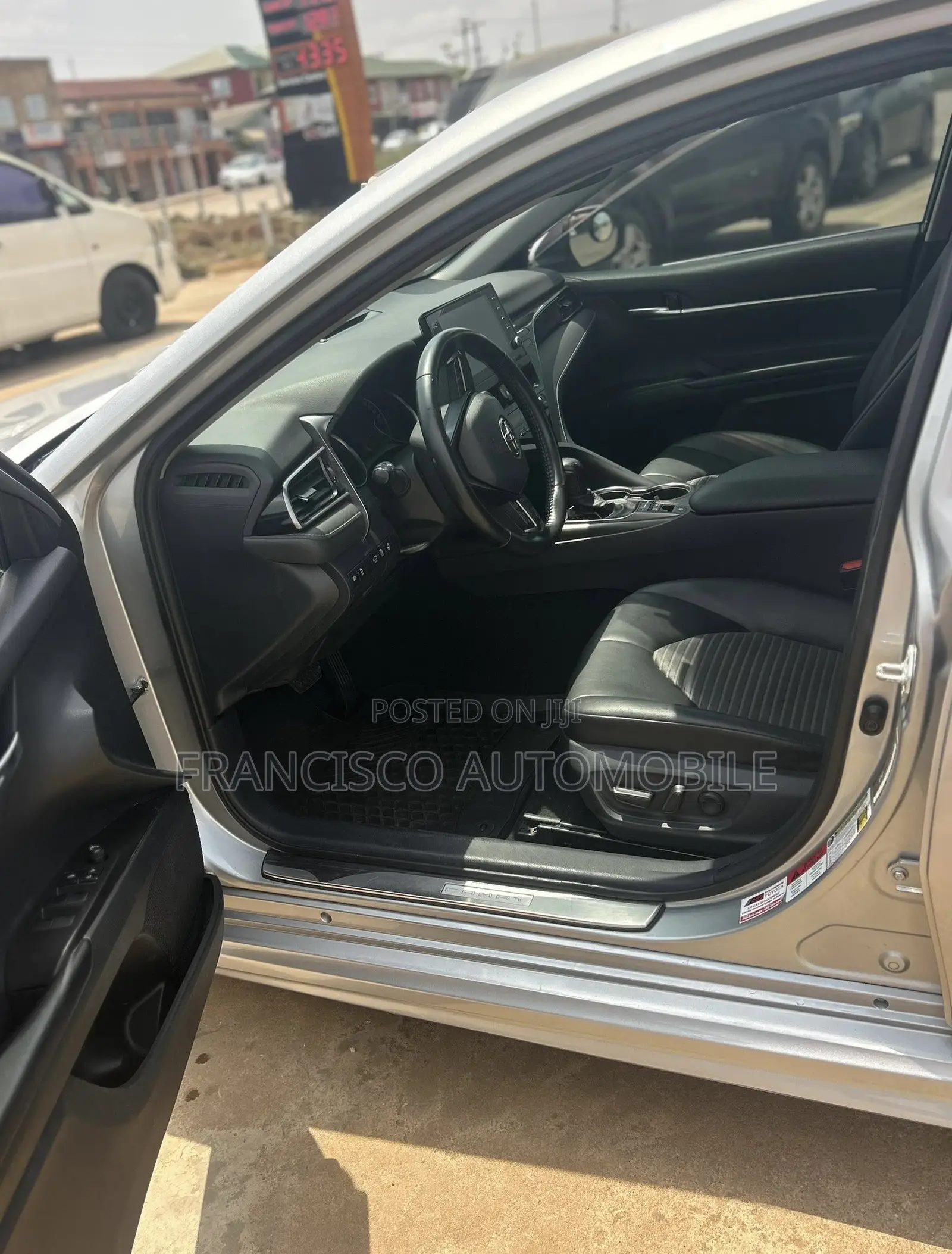 Toyota Camry SE 2021 Silver